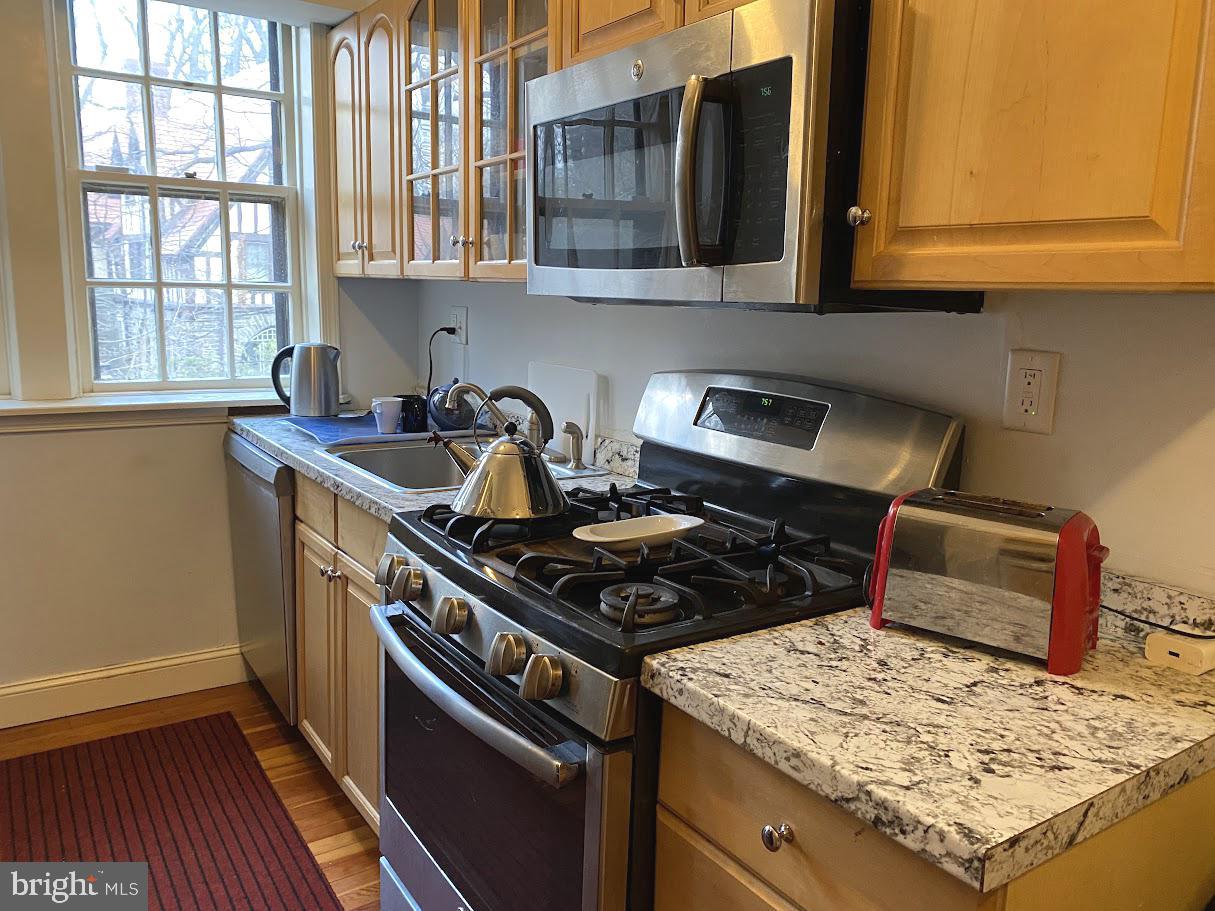 YORKLYNNE MANOR - Residential