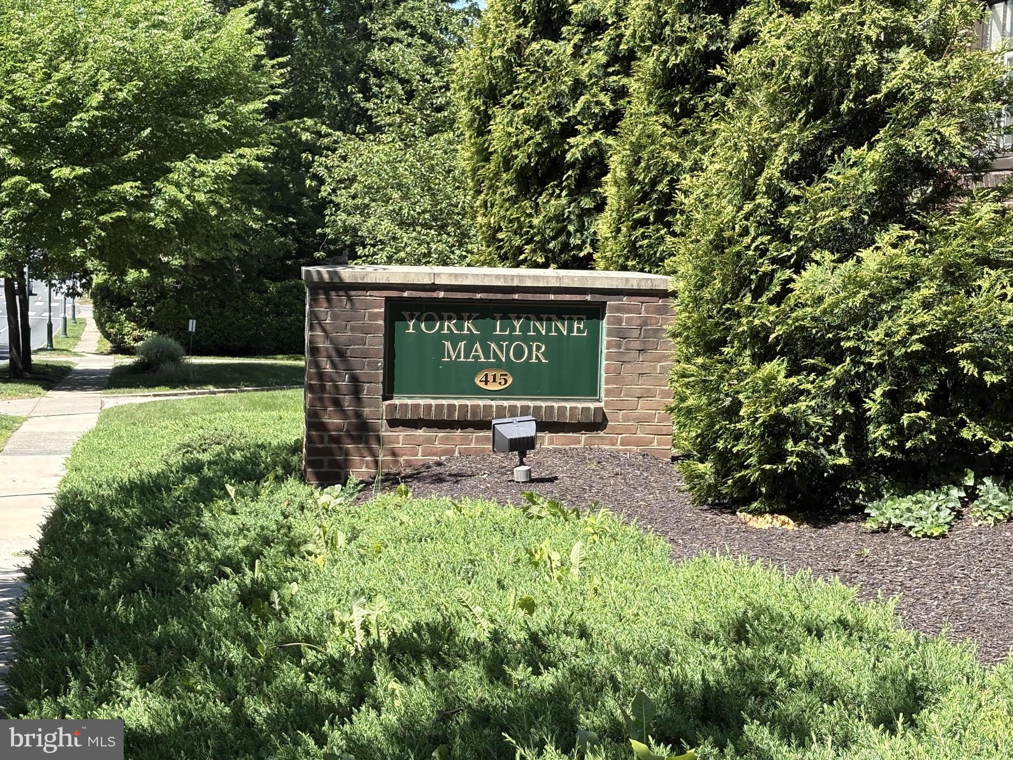 YORKLYNNE MANOR - Residential