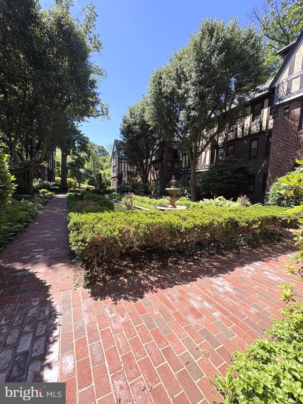 YORKLYNNE MANOR - Residential