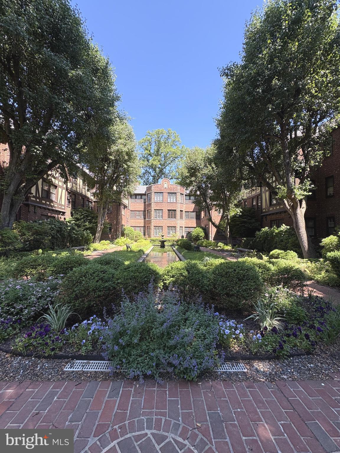 YORKLYNNE MANOR - Residential