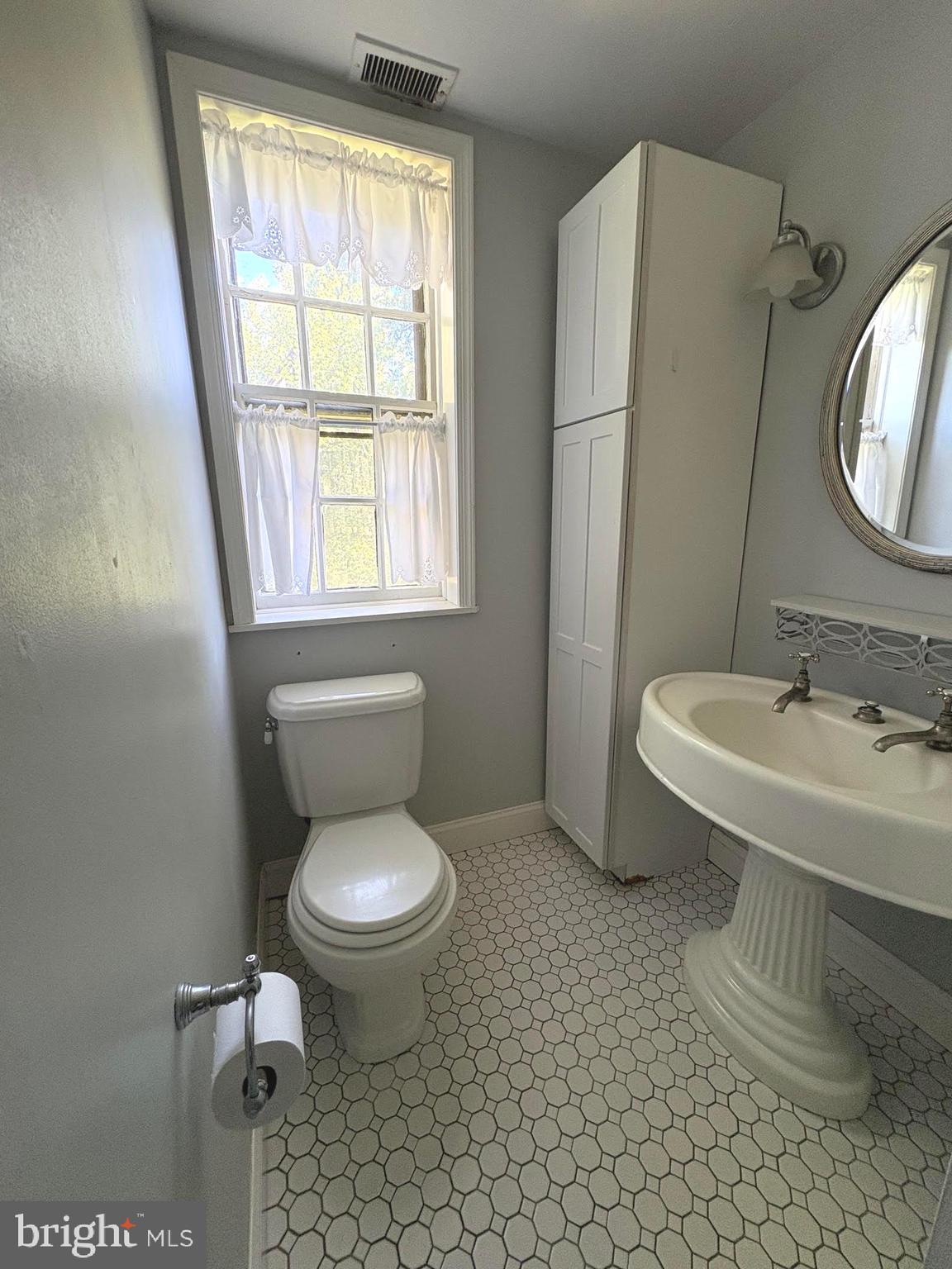 YORKLYNNE MANOR - Residential