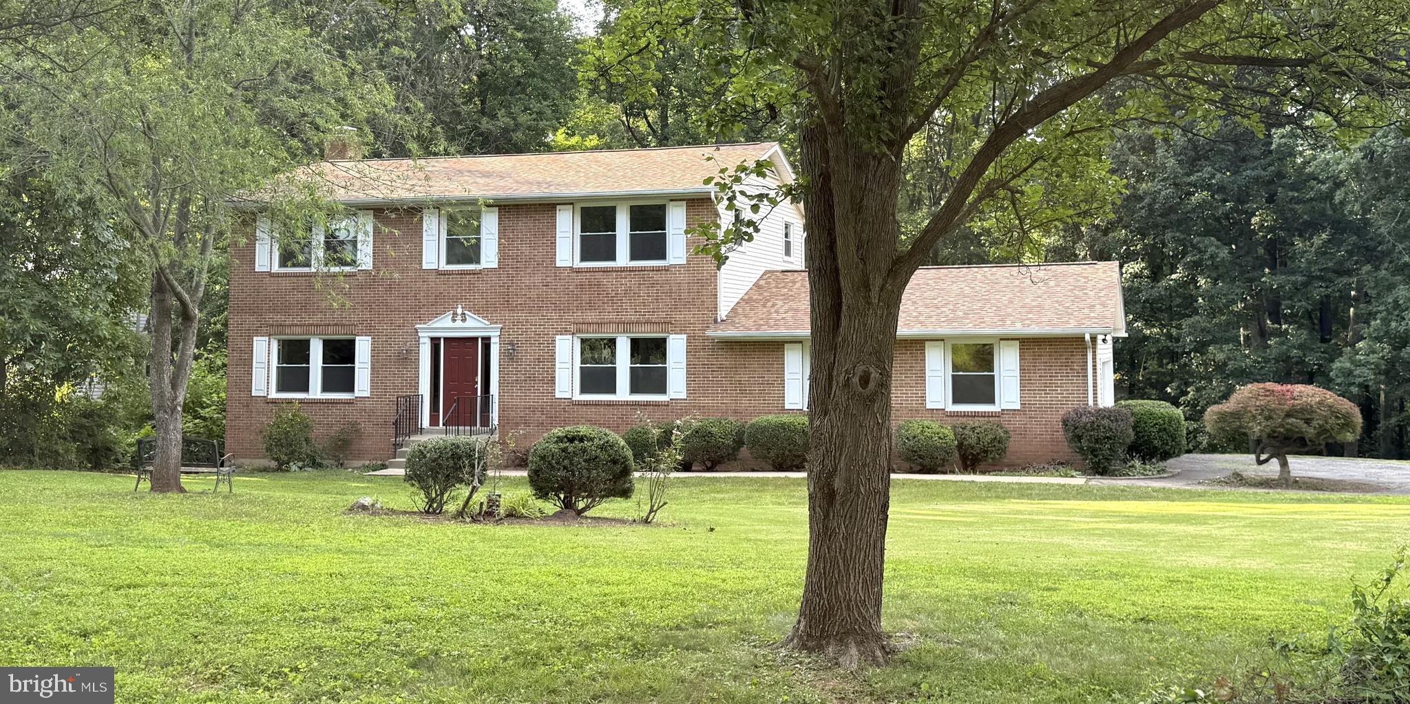 Move in ready 3BR, 2 Full/2 half bath home on 1.16 acres with NO HOA in Haymarket! Big upgrades: NEW ROOF & WINDOWS (2023), NEW WATER HEATER (2025) newer AC, updated kitchen/baths. All 3 BRs are on the upper level with hardwoods & walk-in closets. Finished walk-out basement features a spacious den/flex room, half bath, wet bar & patio. Complete with oversized 2-car garage & new washer/dryer. Unbeatable location mins to Rt 66, 234, shopping & dining