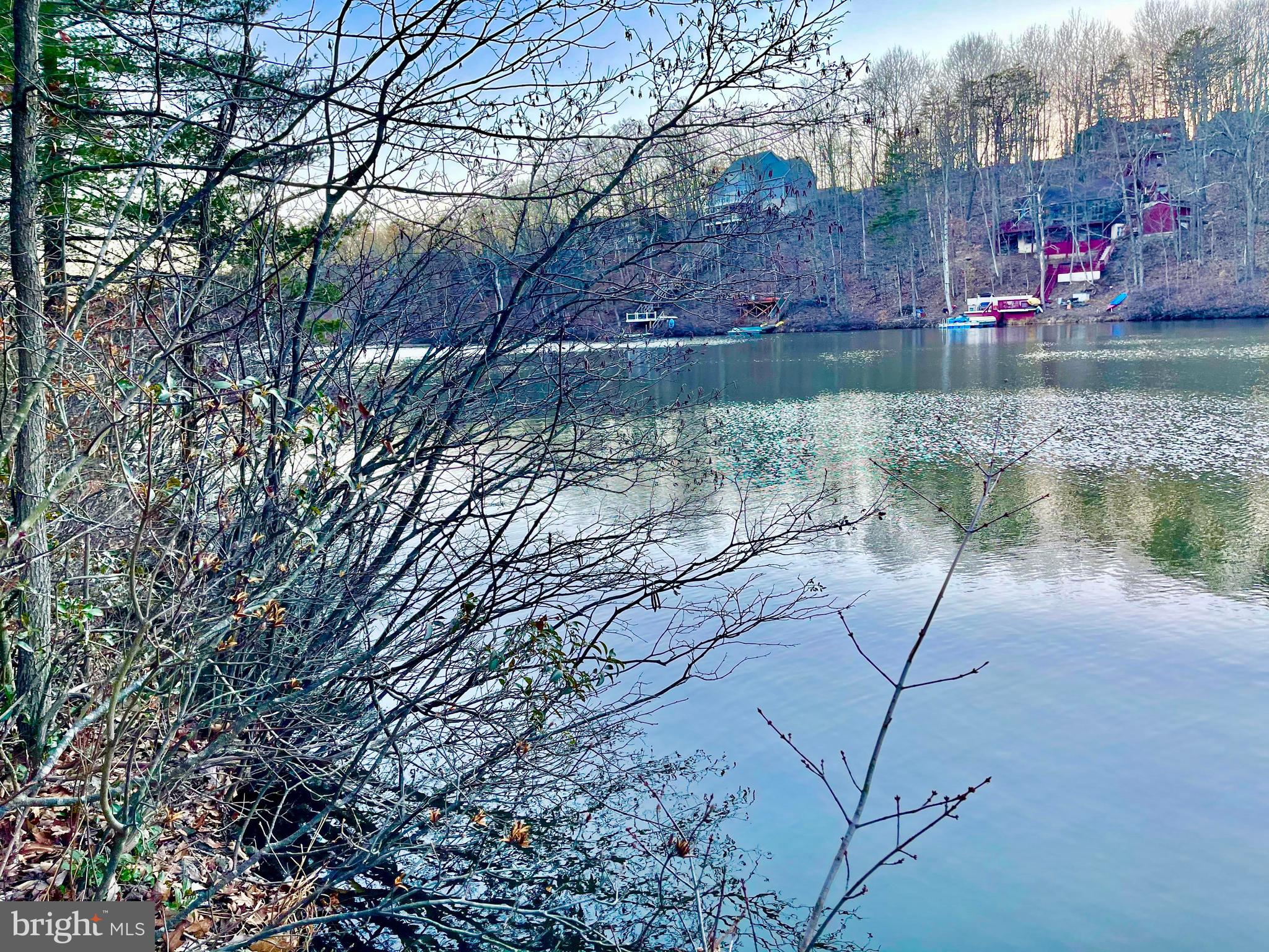 LAKE HOLIDAY ESTATES - Land