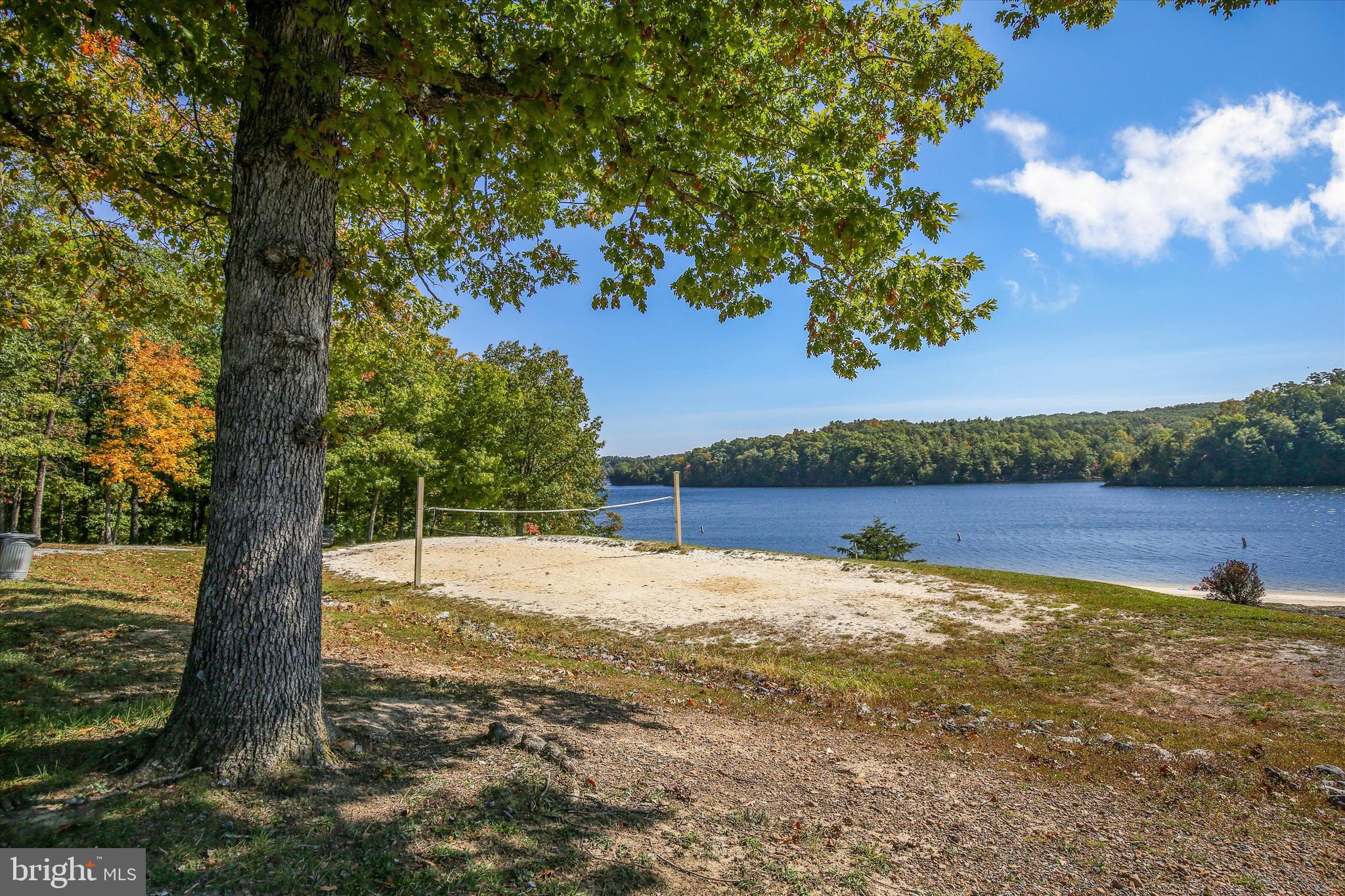 LAKE HOLIDAY ESTATES - Land
