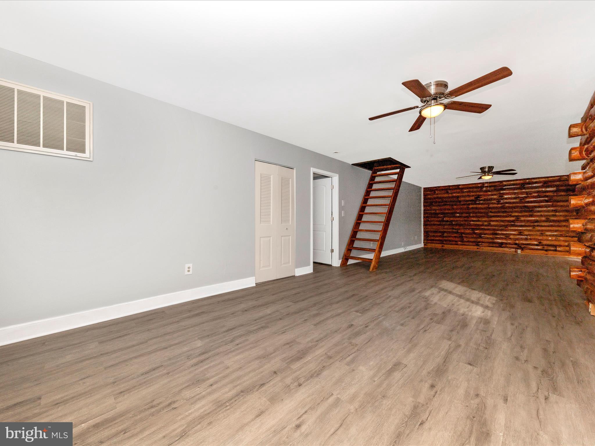 FOXLAIR ACRES - Residential