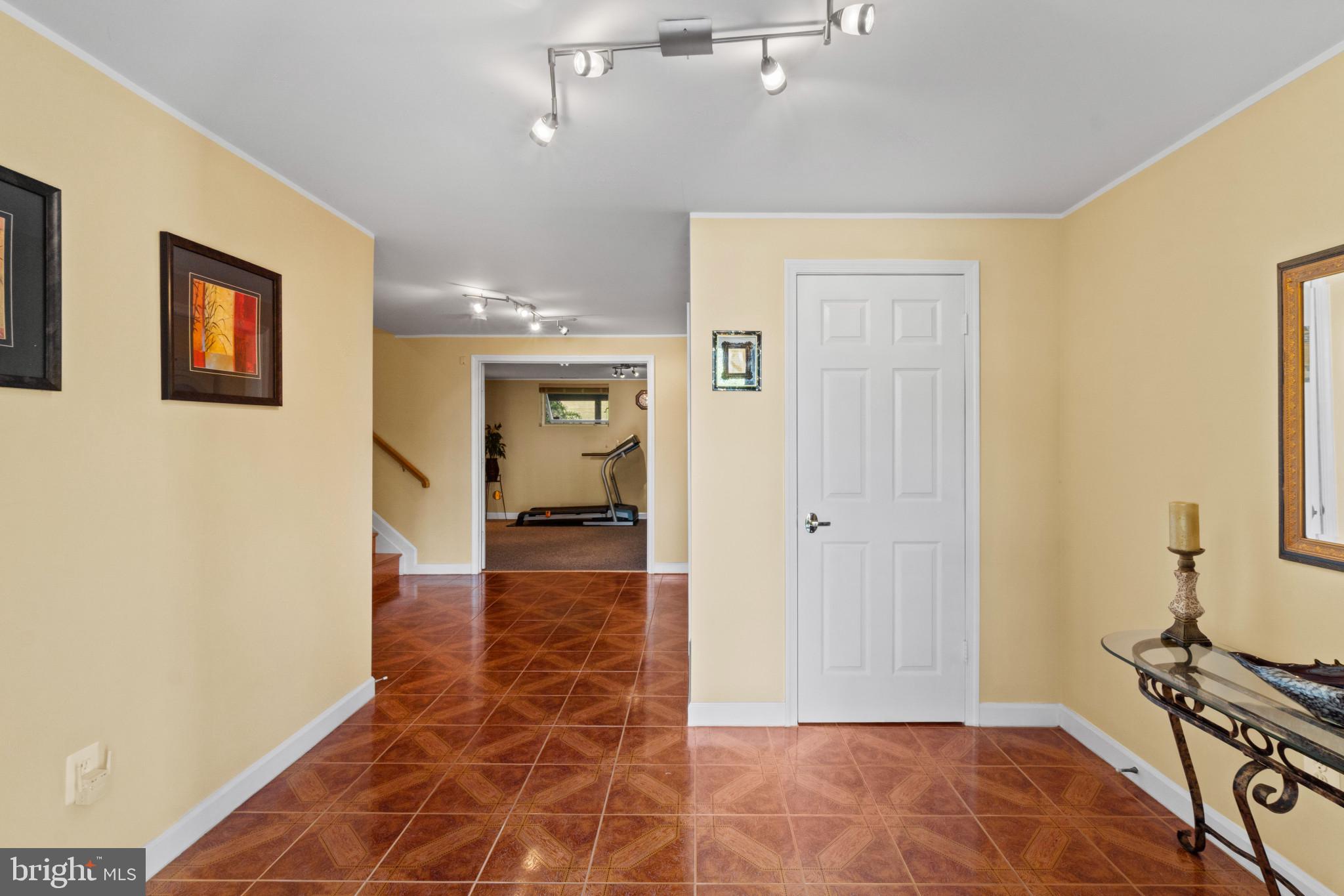 SUMMIT CHASE - Residential