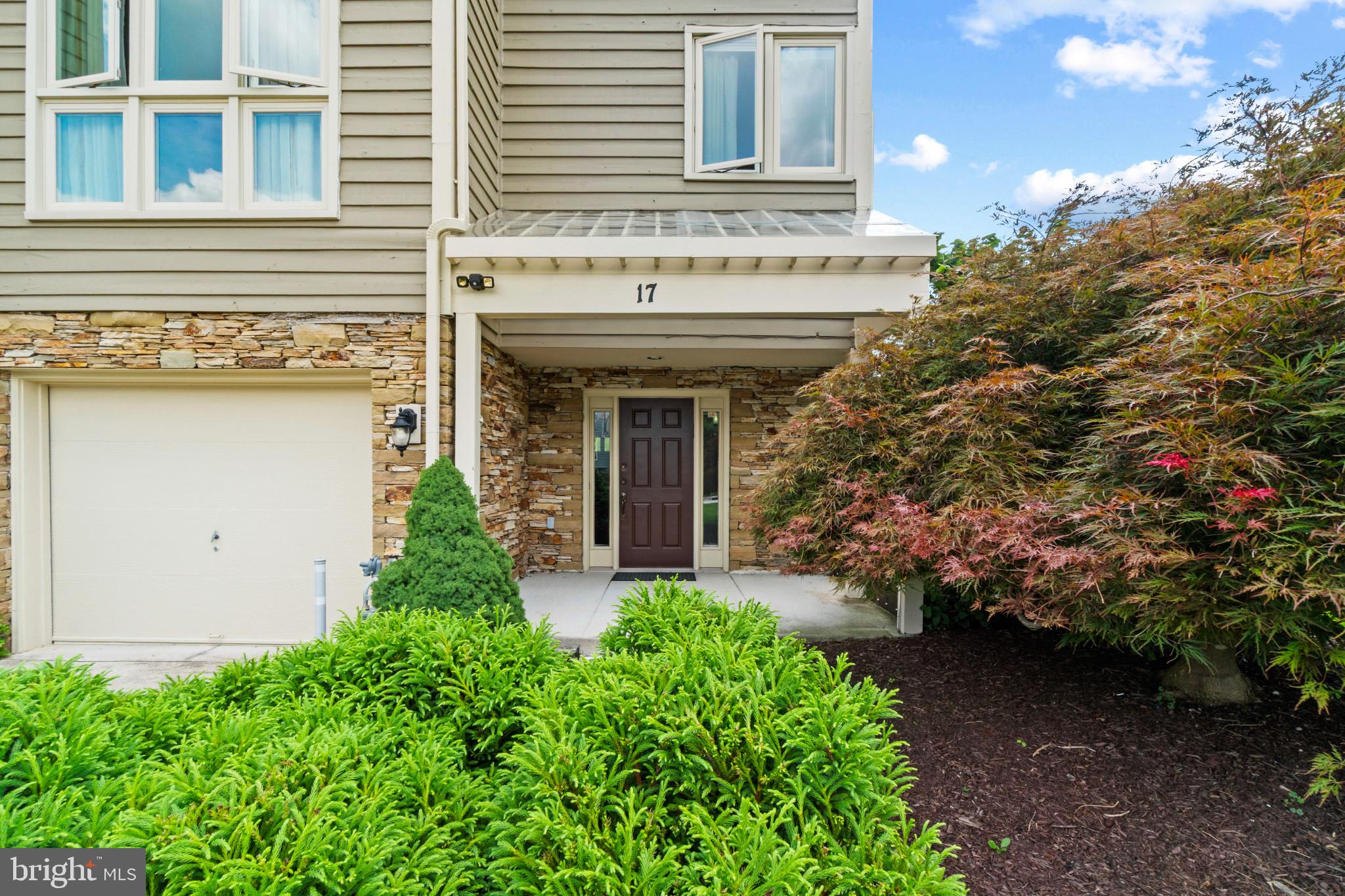 SUMMIT CHASE - Residential