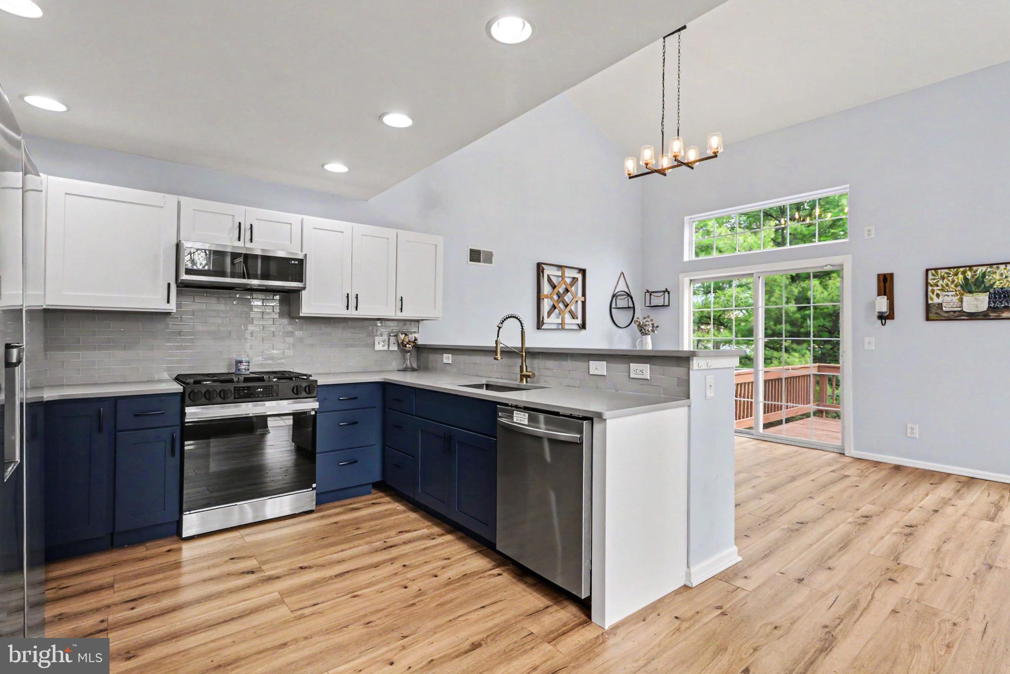 WOODSIDE COURT - Residential