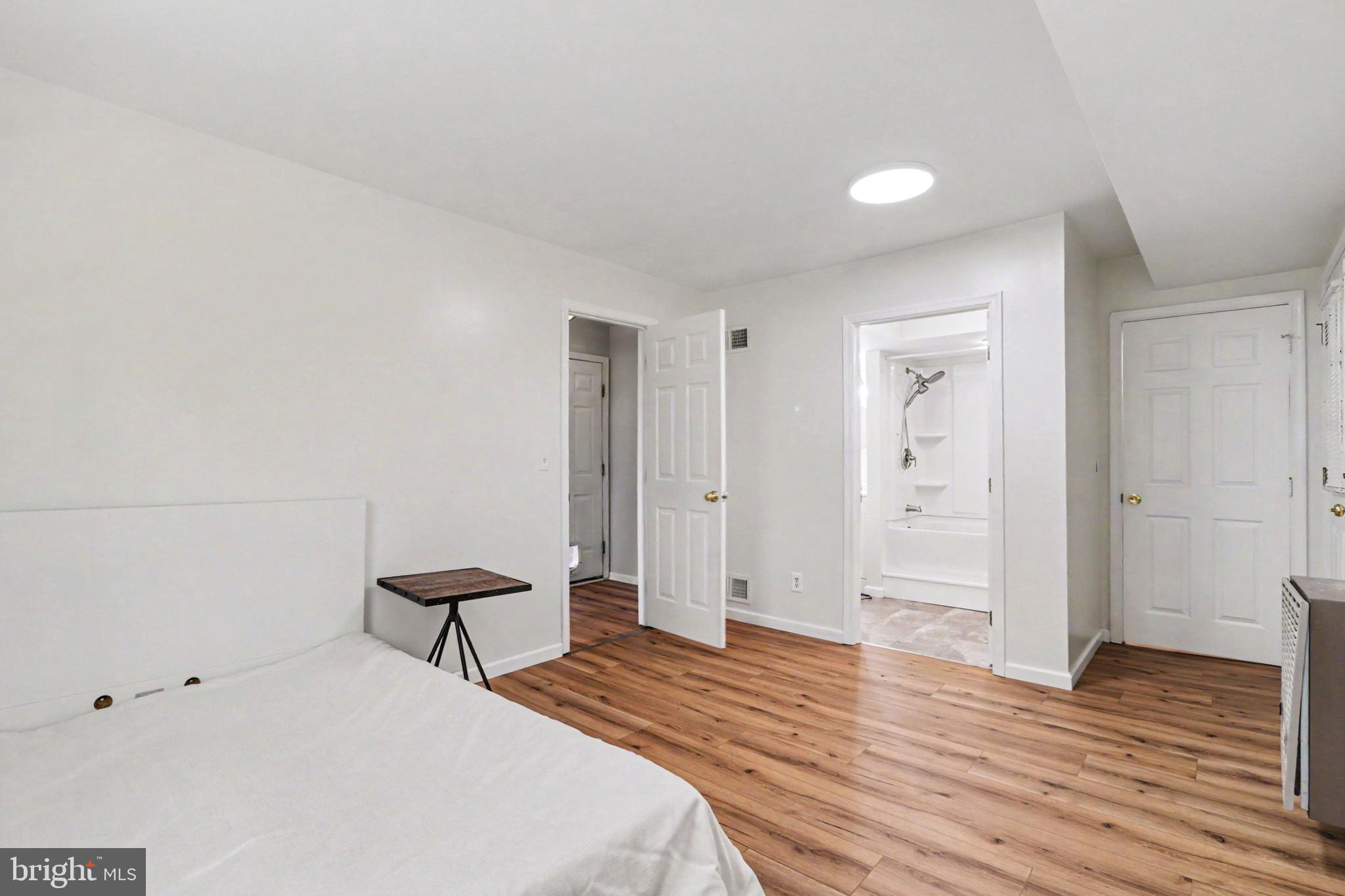 WOODSIDE COURT - Residential