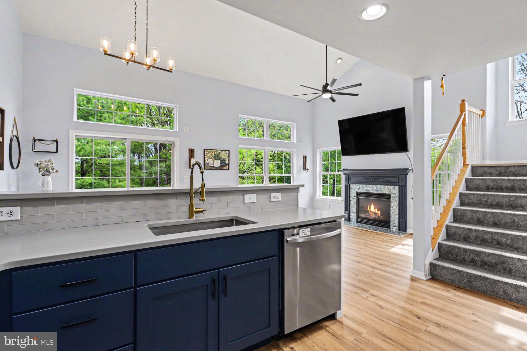WOODSIDE COURT - Residential