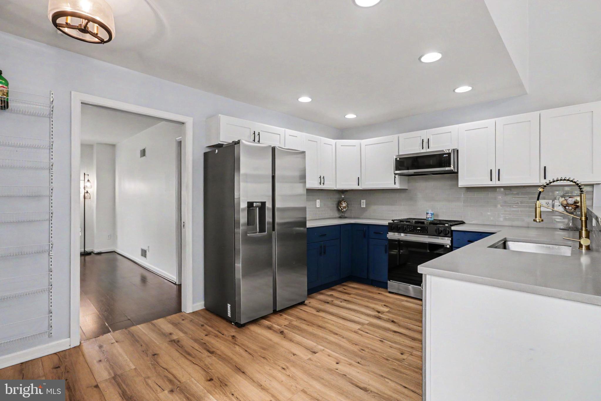 WOODSIDE COURT - Residential