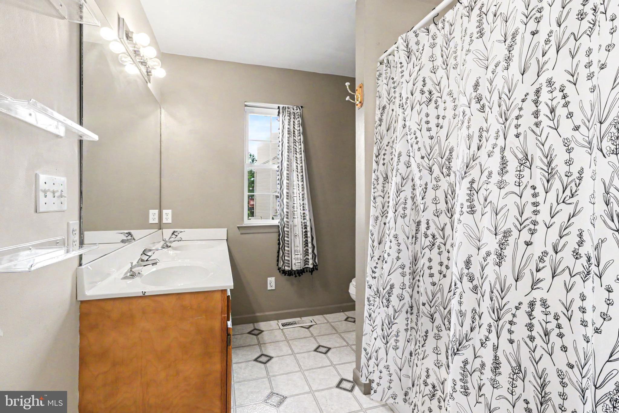 WOODSIDE COURT - Residential