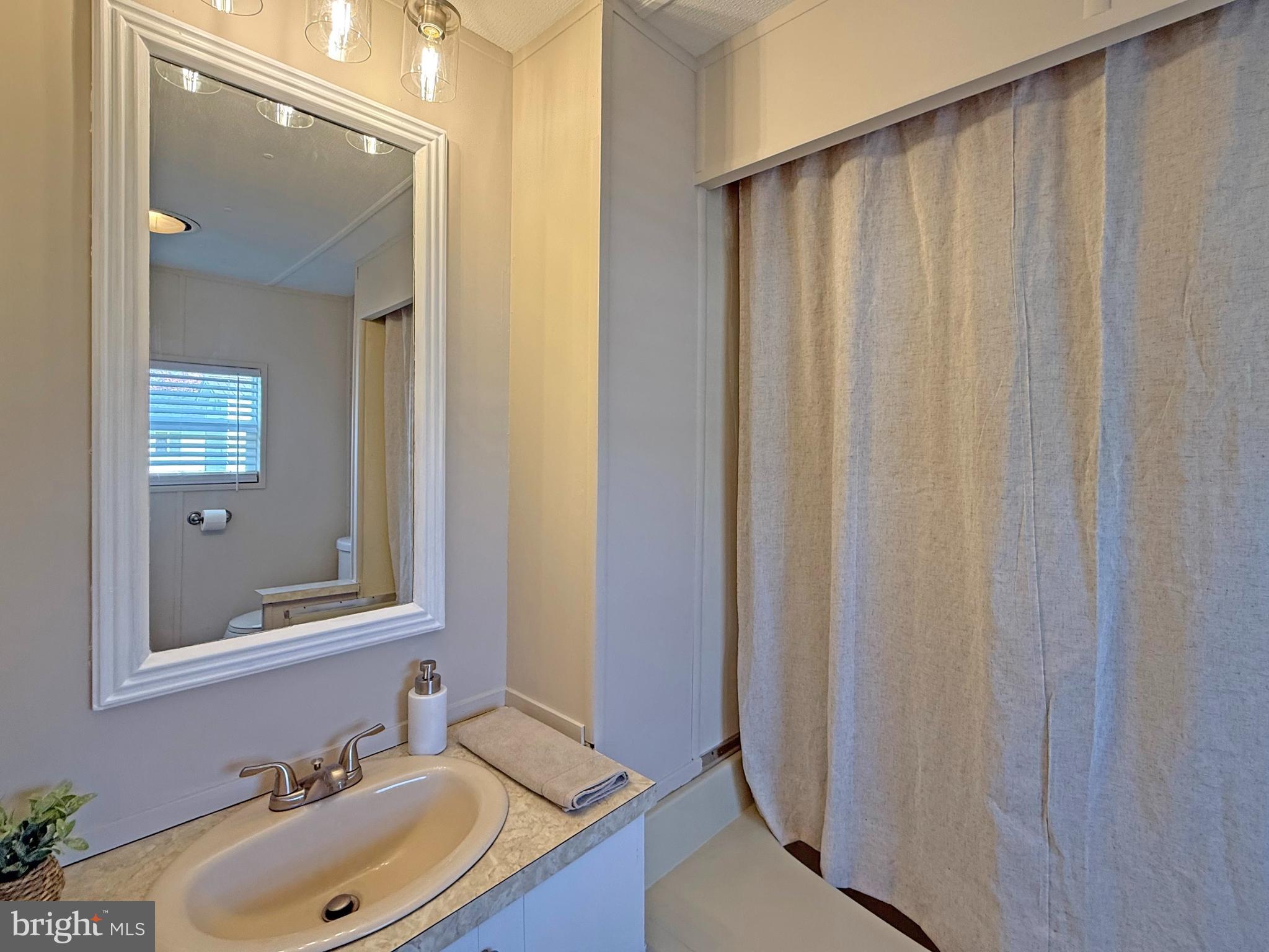 COLONIAL EAST MHP - Residential
