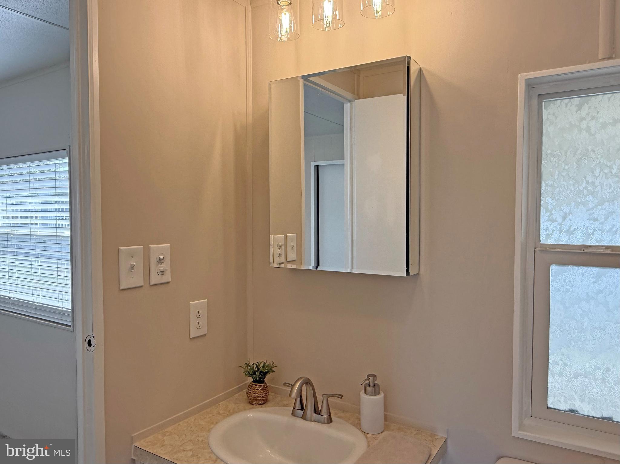 COLONIAL EAST MHP - Residential