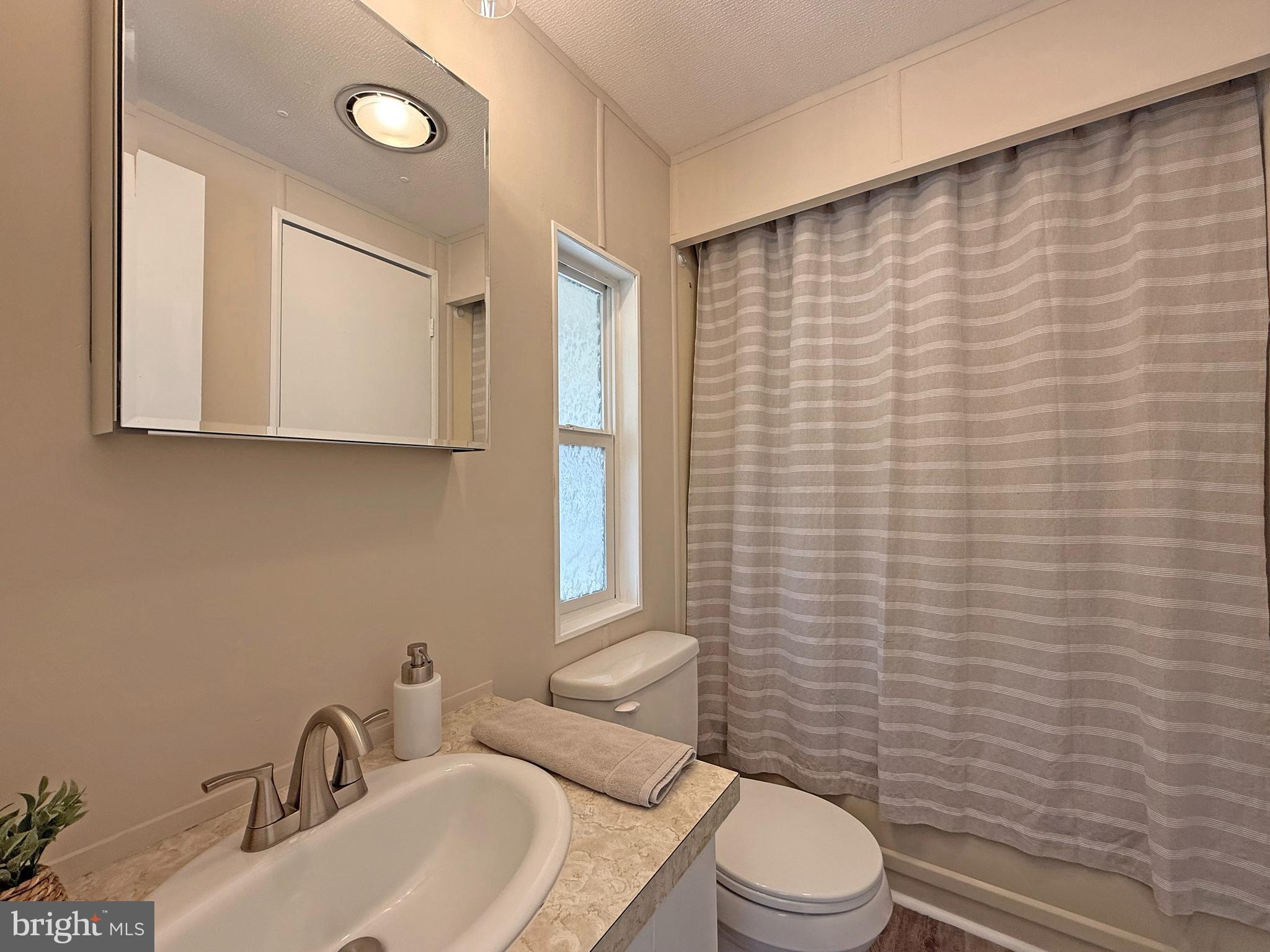 COLONIAL EAST MHP - Residential