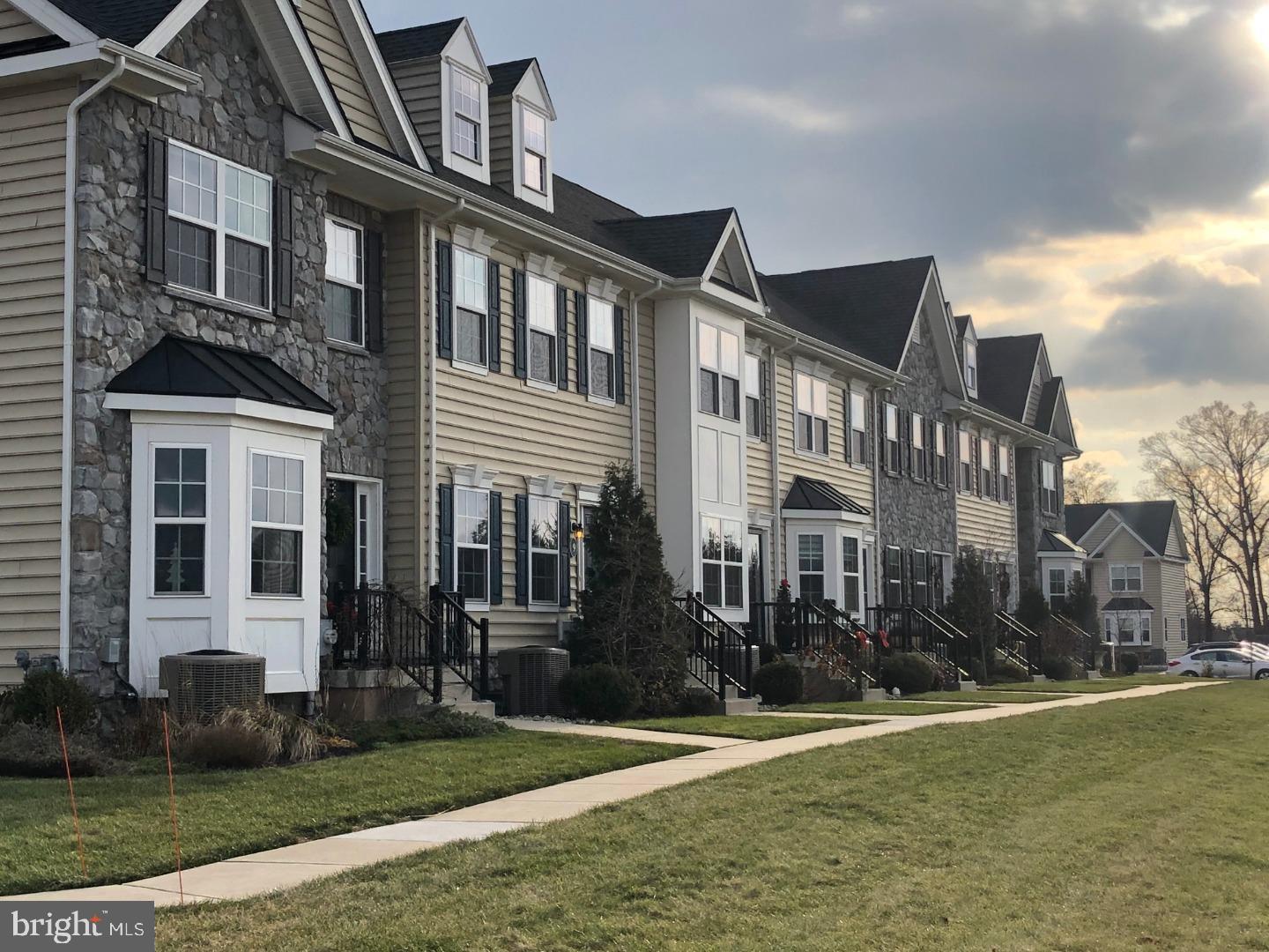 CARRIAGE HILL - Residential