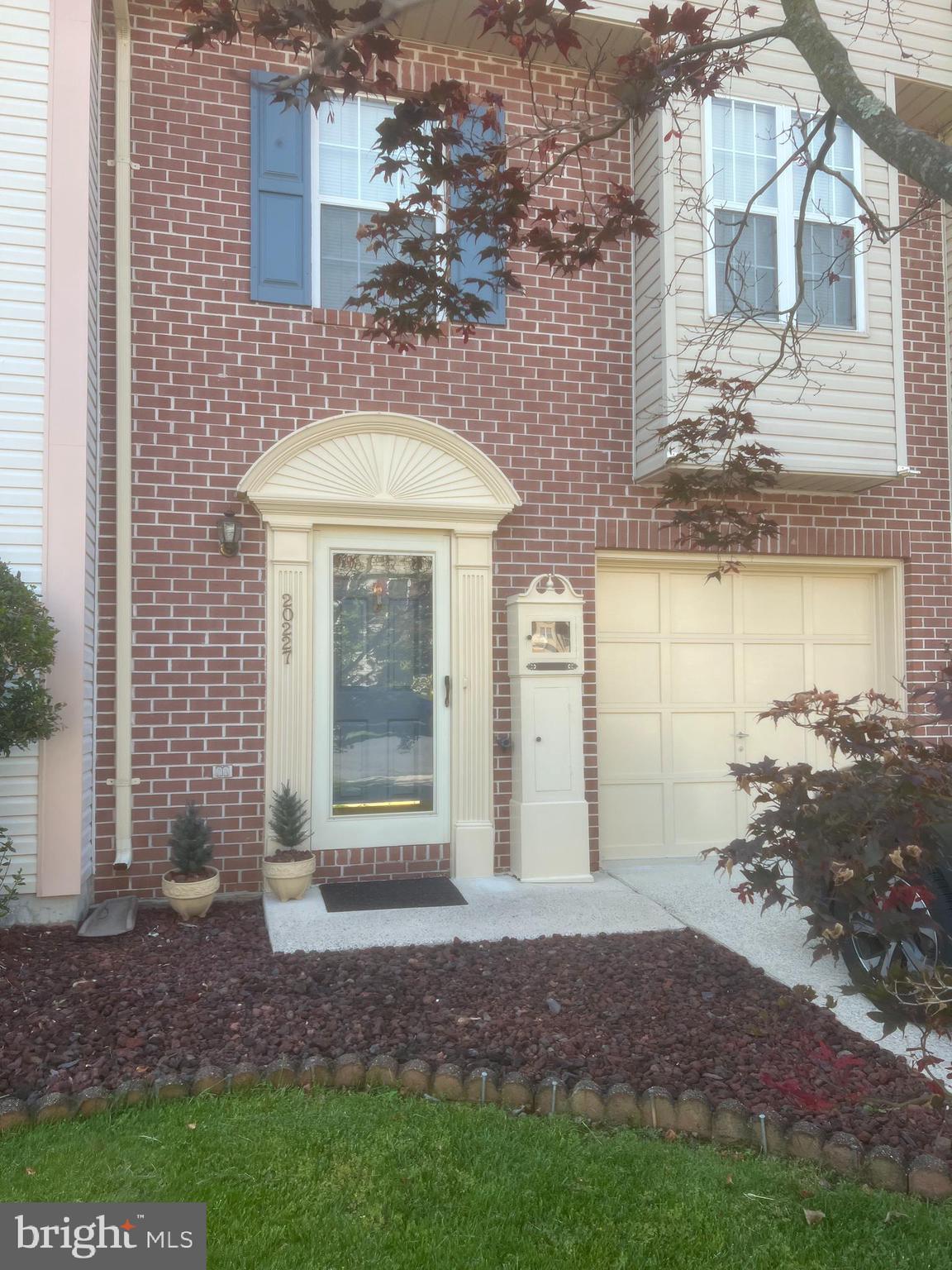 ROBINS GLENN - Residential
