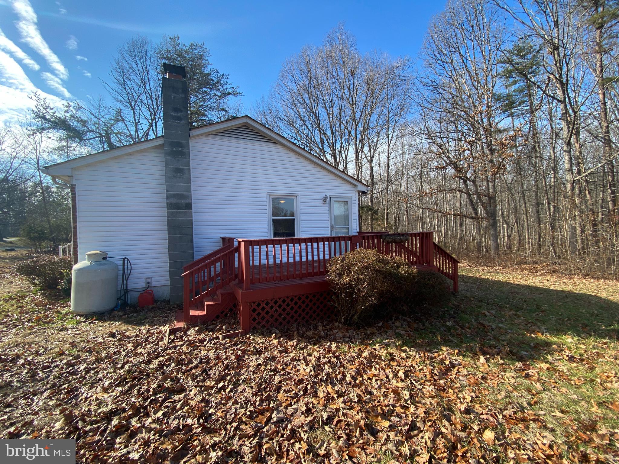 LOUISA - Residential Lease