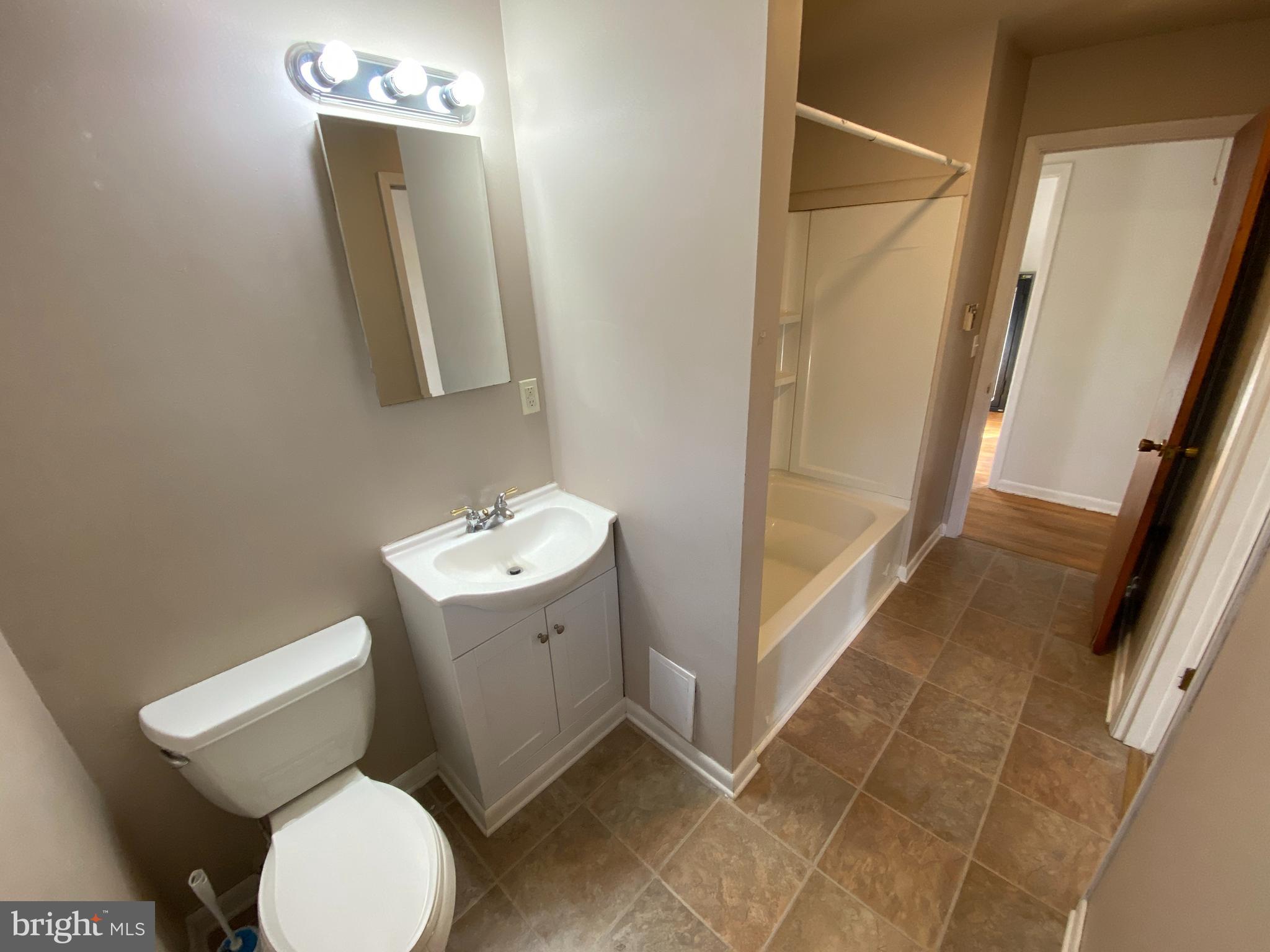 LOUISA - Residential Lease
