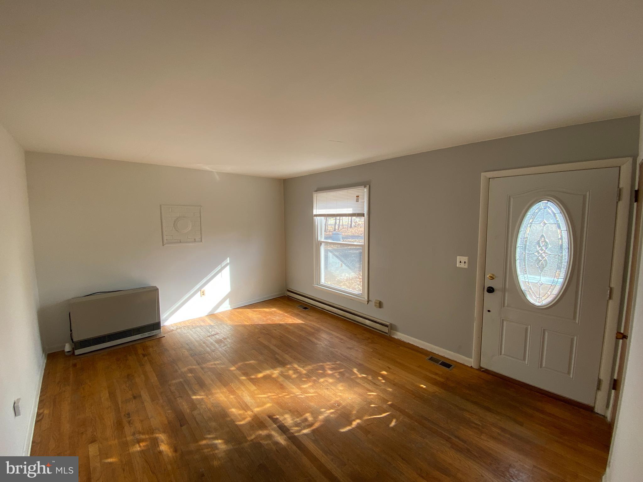 LOUISA - Residential Lease