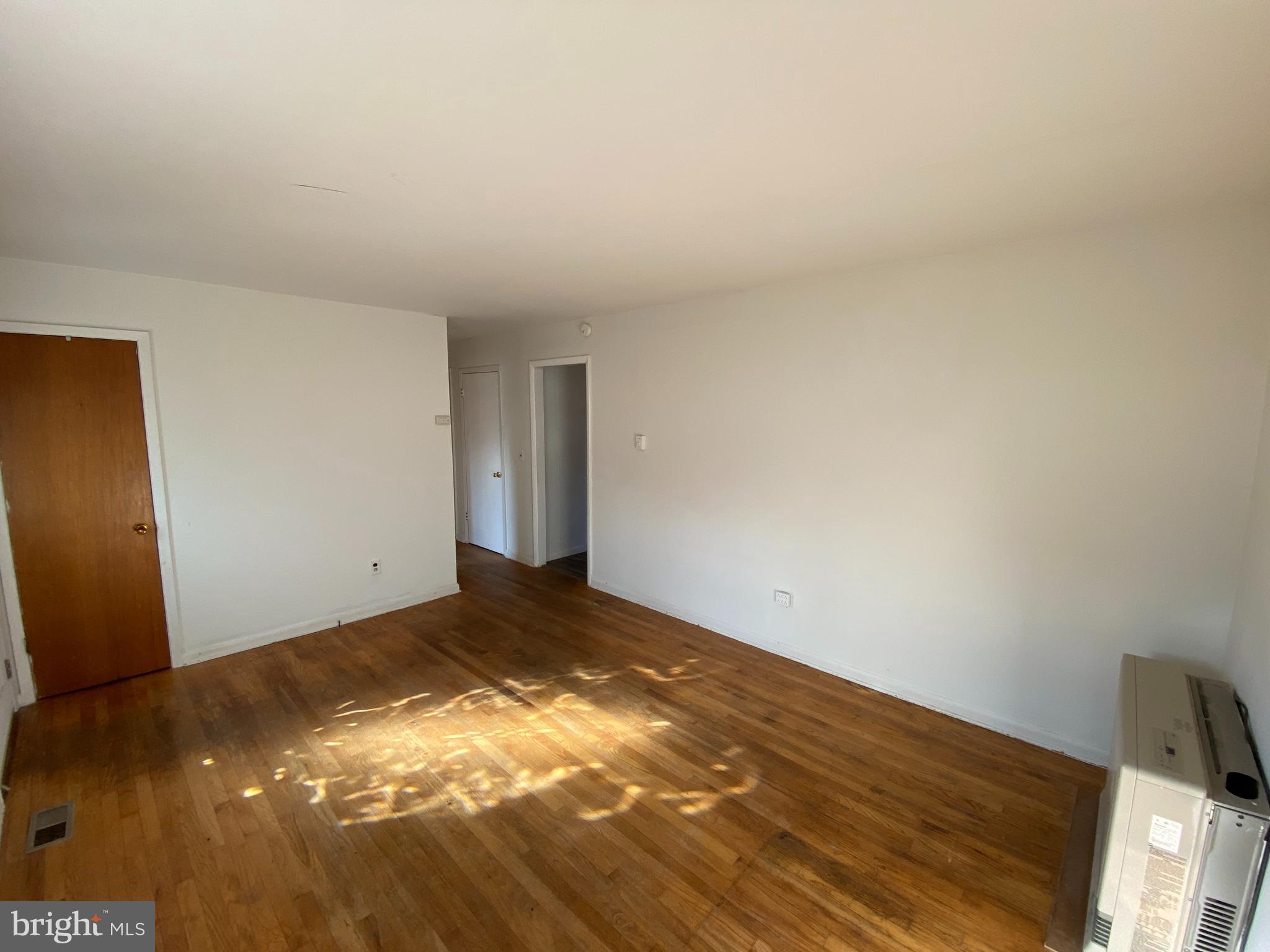 LOUISA - Residential Lease