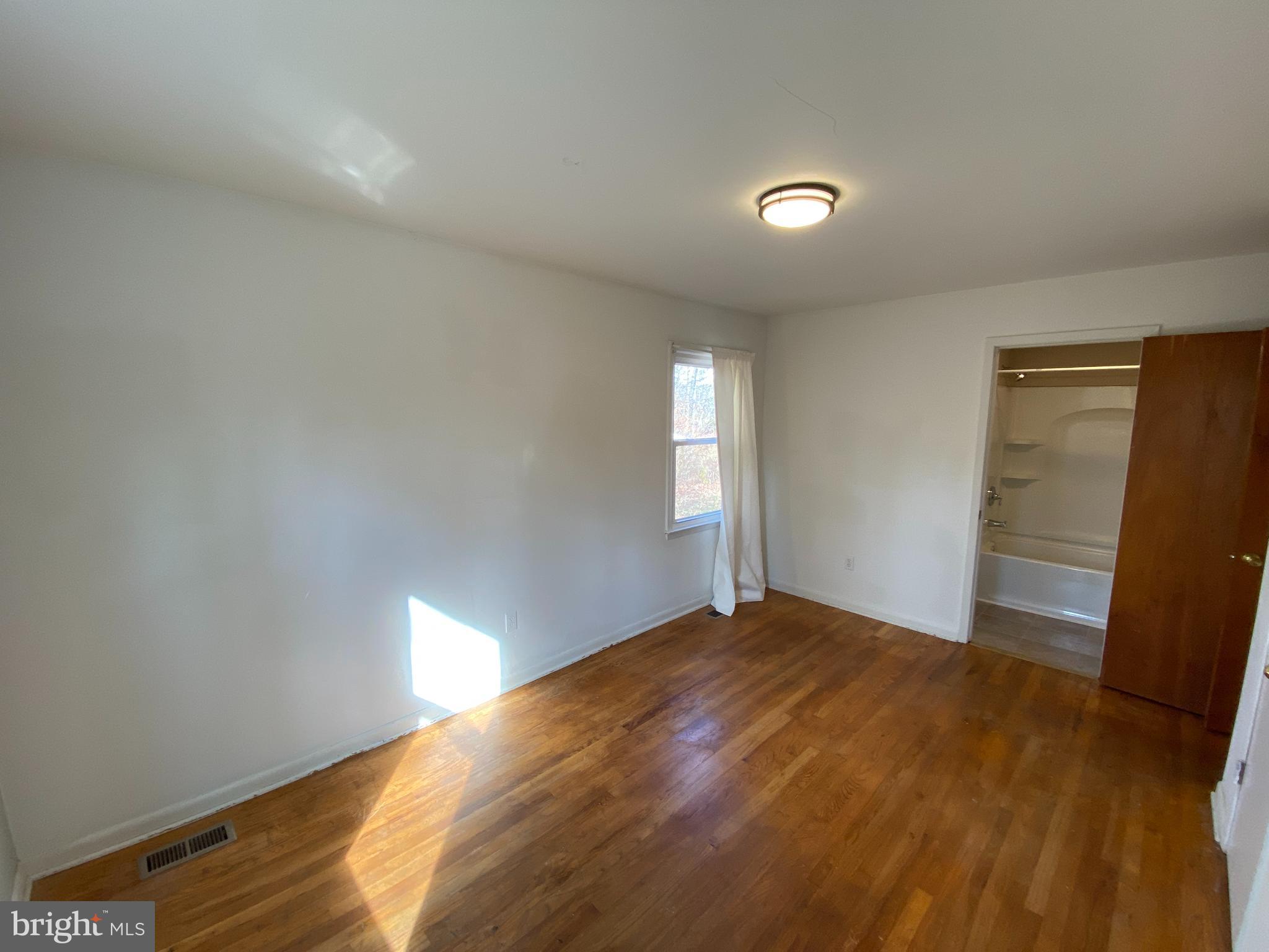 LOUISA - Residential Lease