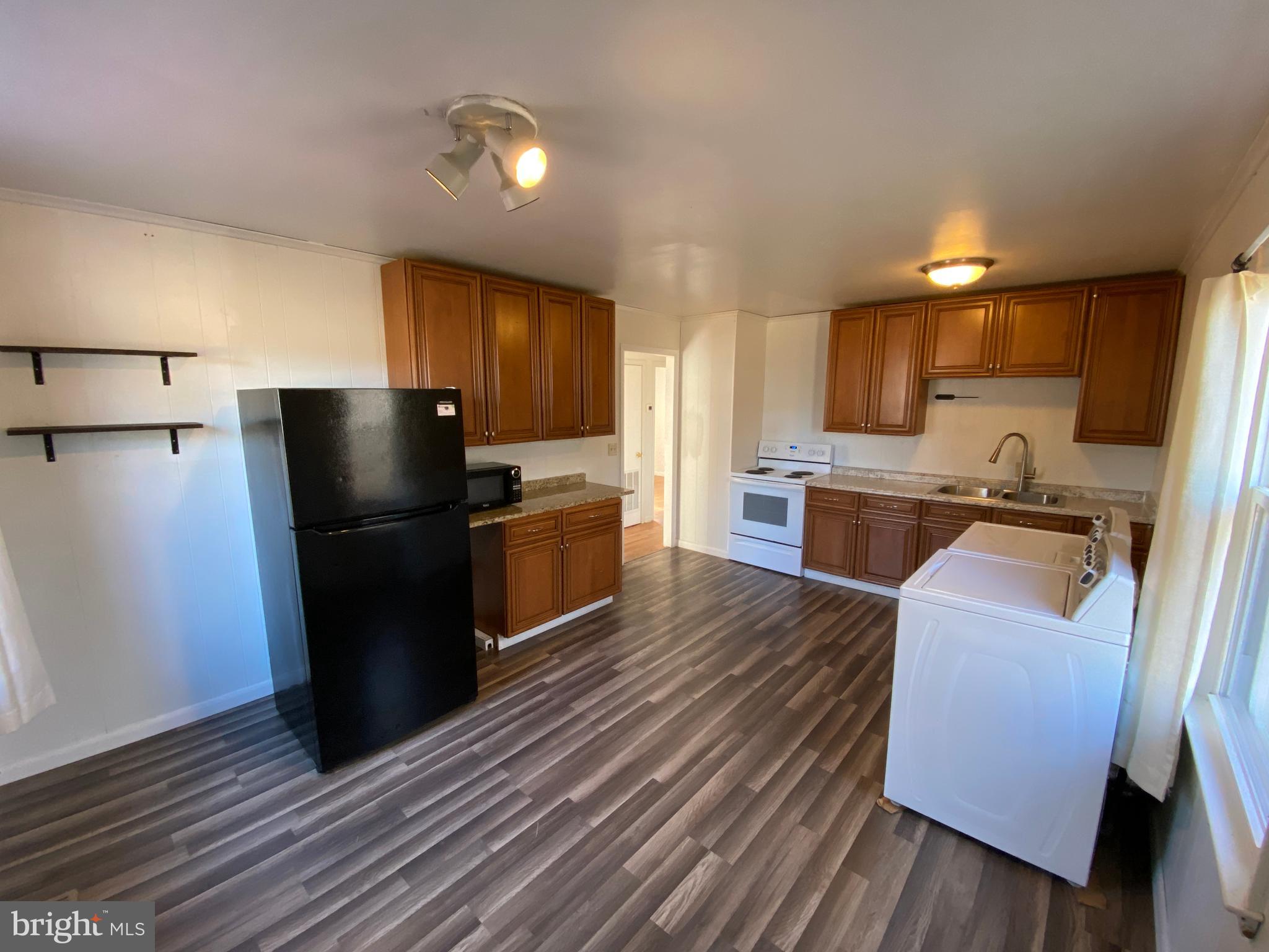LOUISA - Residential Lease