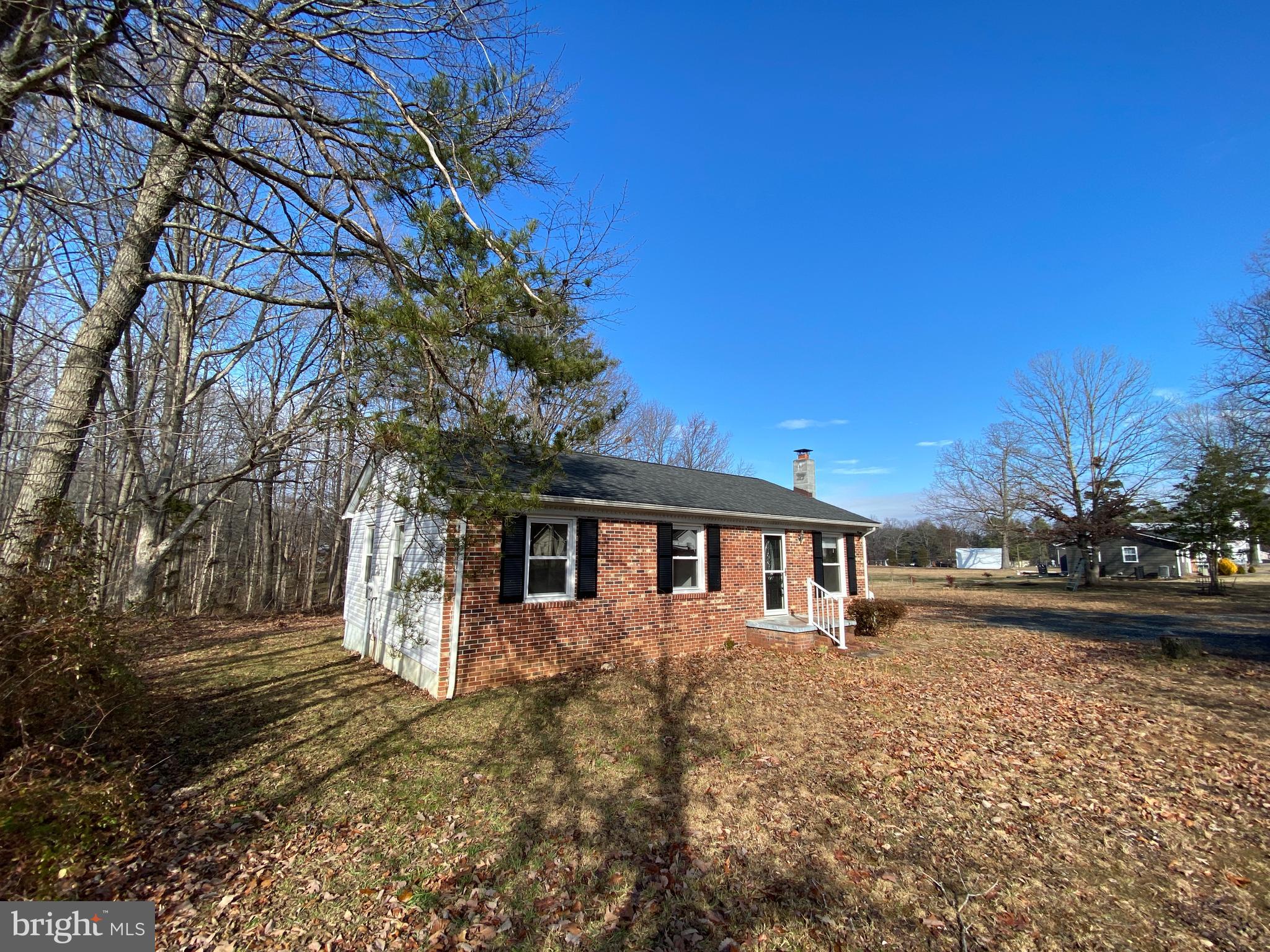 LOUISA - Residential Lease