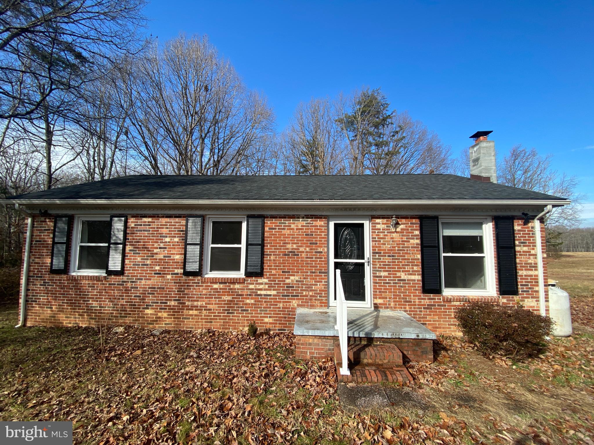 LOUISA - Residential Lease