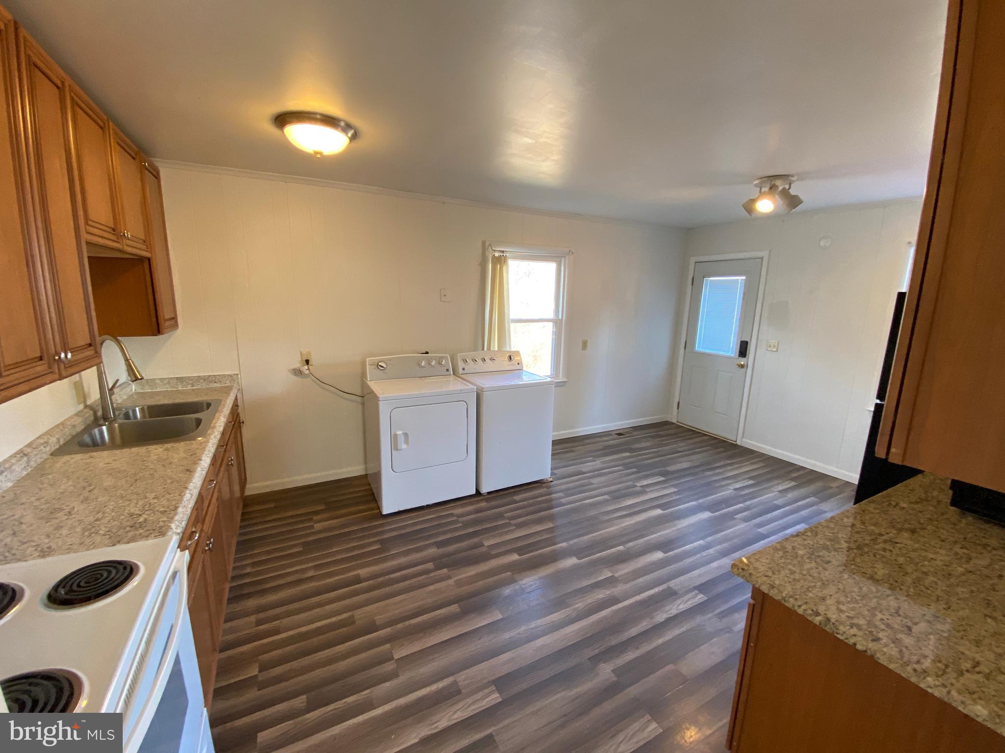 LOUISA - Residential Lease