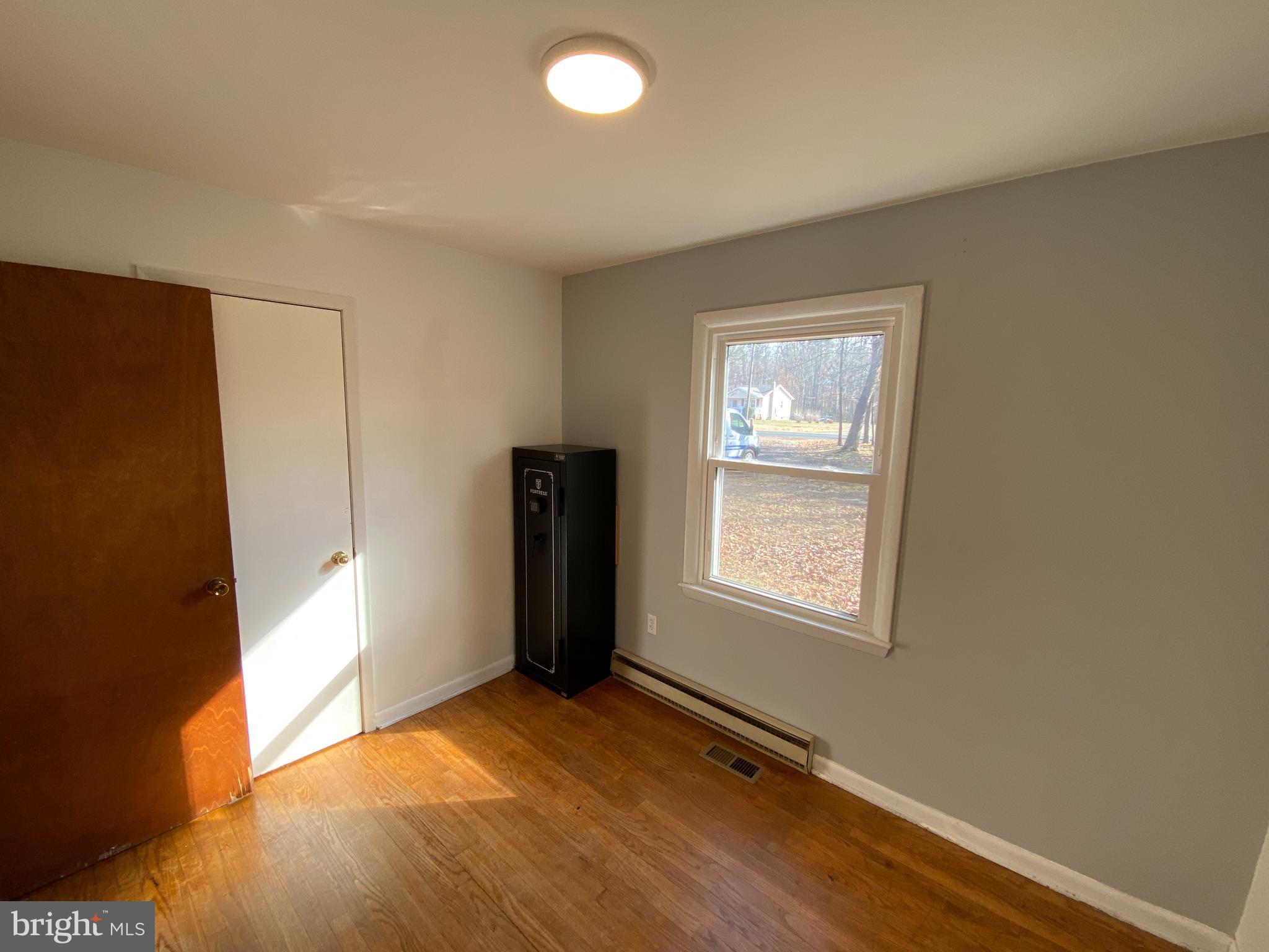 LOUISA - Residential Lease