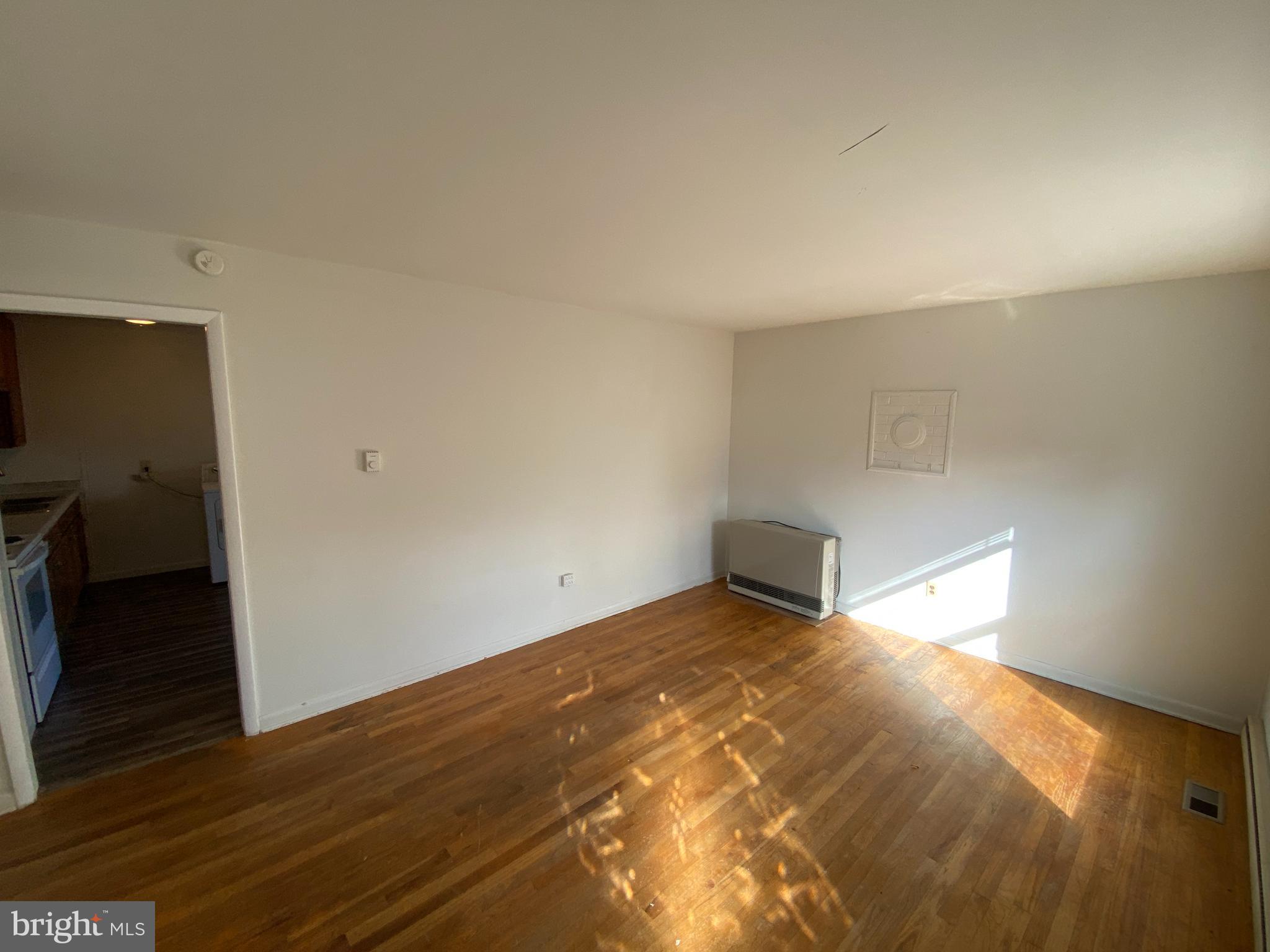 LOUISA - Residential Lease
