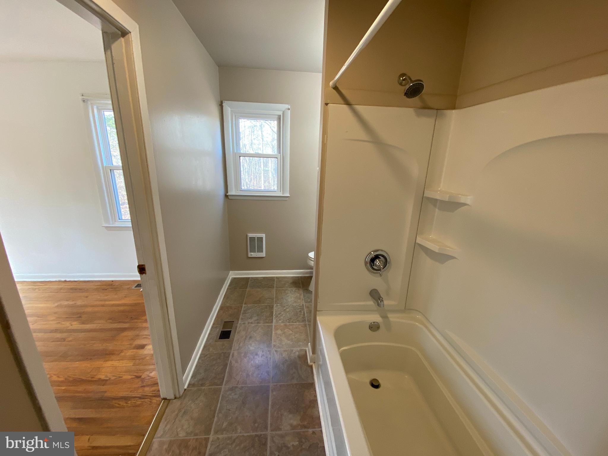 LOUISA - Residential Lease