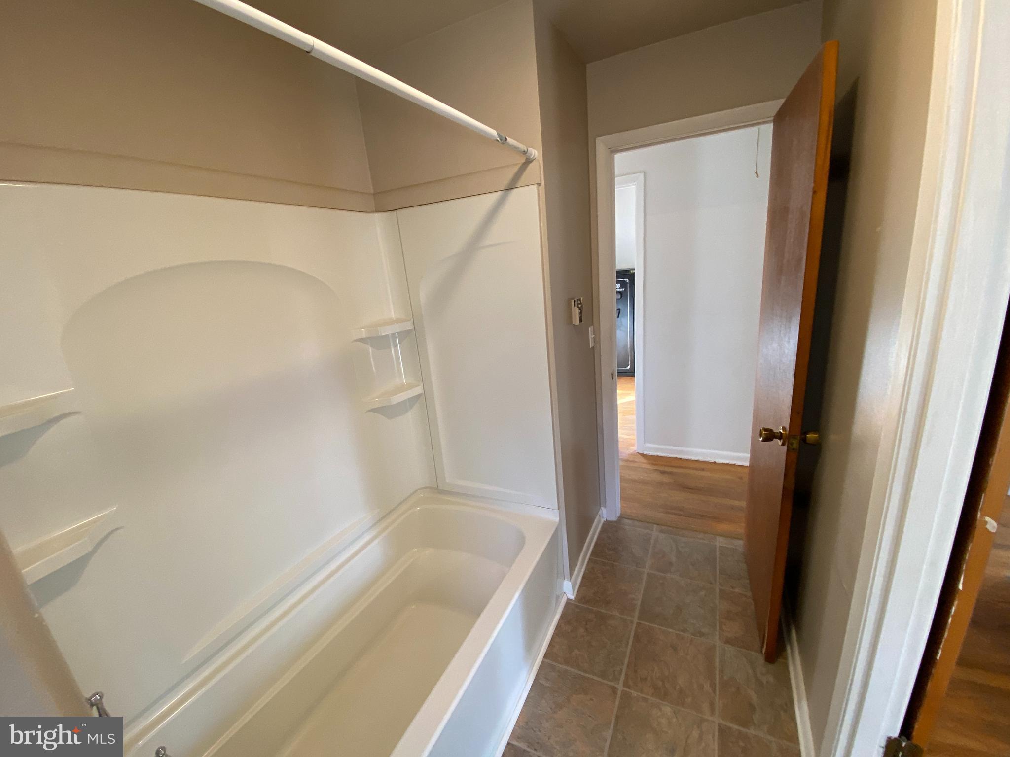 LOUISA - Residential Lease