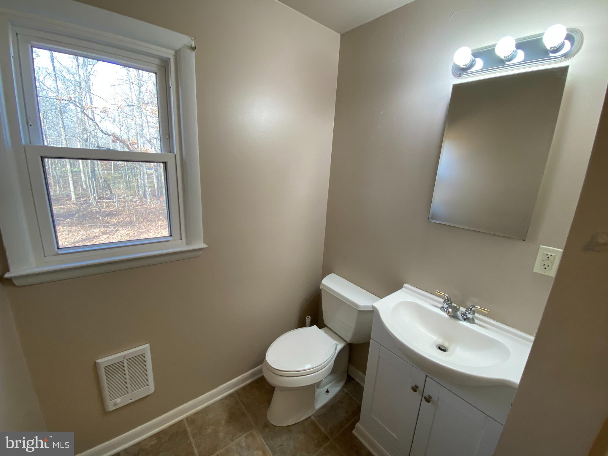 LOUISA - Residential Lease