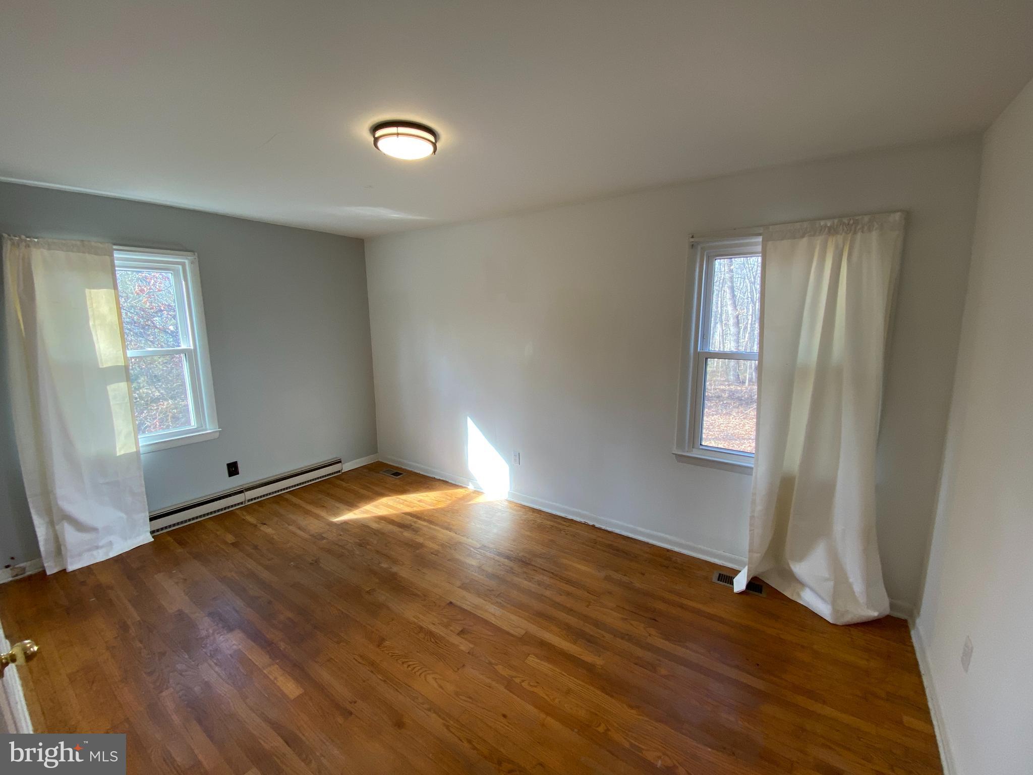 LOUISA - Residential Lease