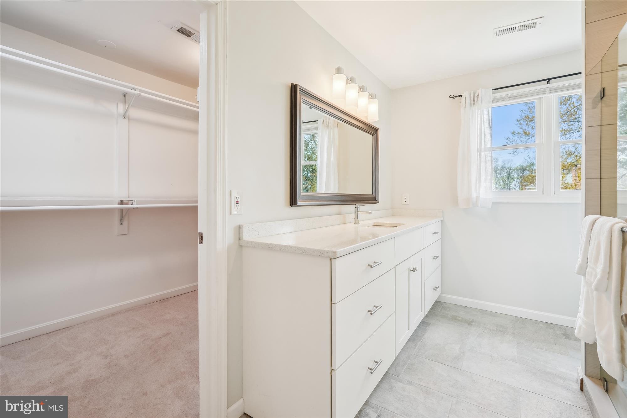 MCLEAN KNOLLS - Residential