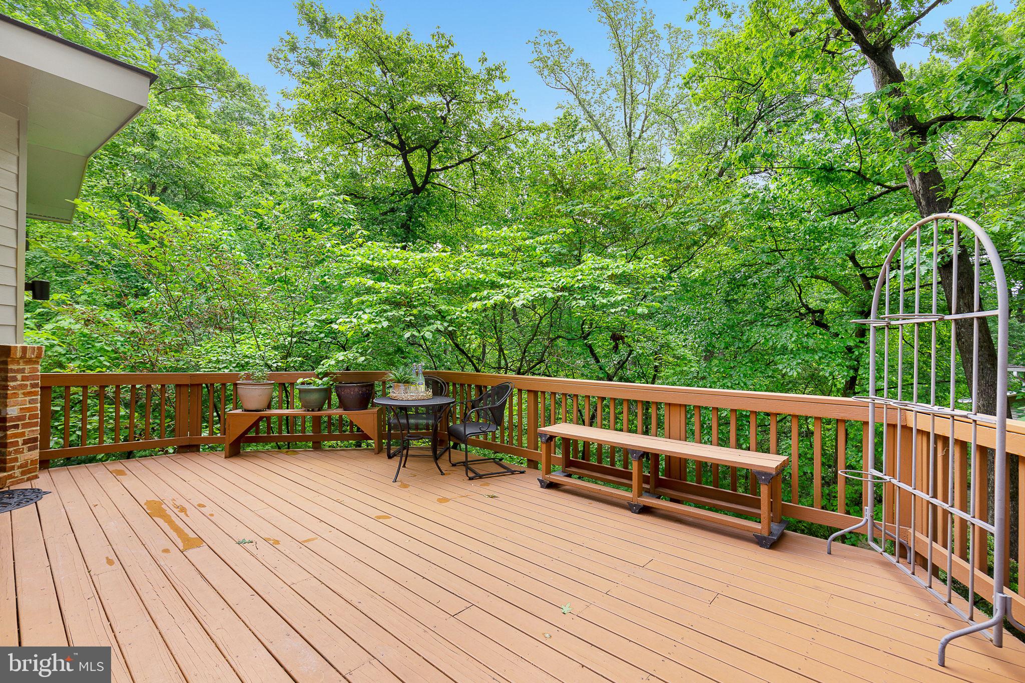 LAKE BARCROFT - Residential