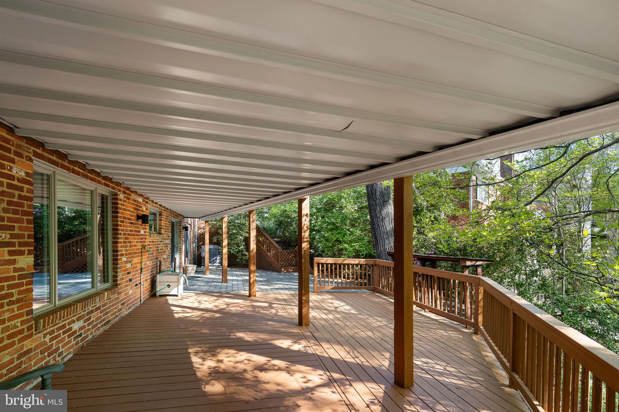LAKE BARCROFT - Residential