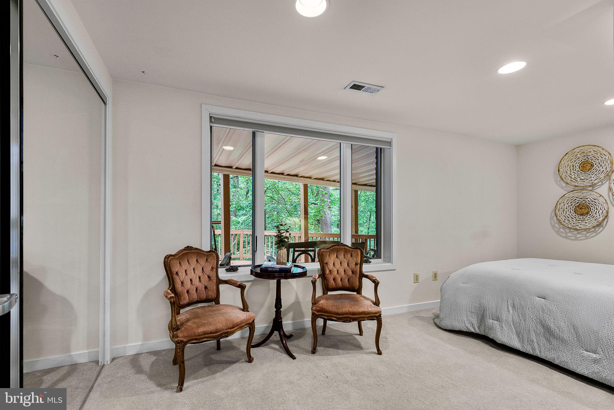 LAKE BARCROFT - Residential