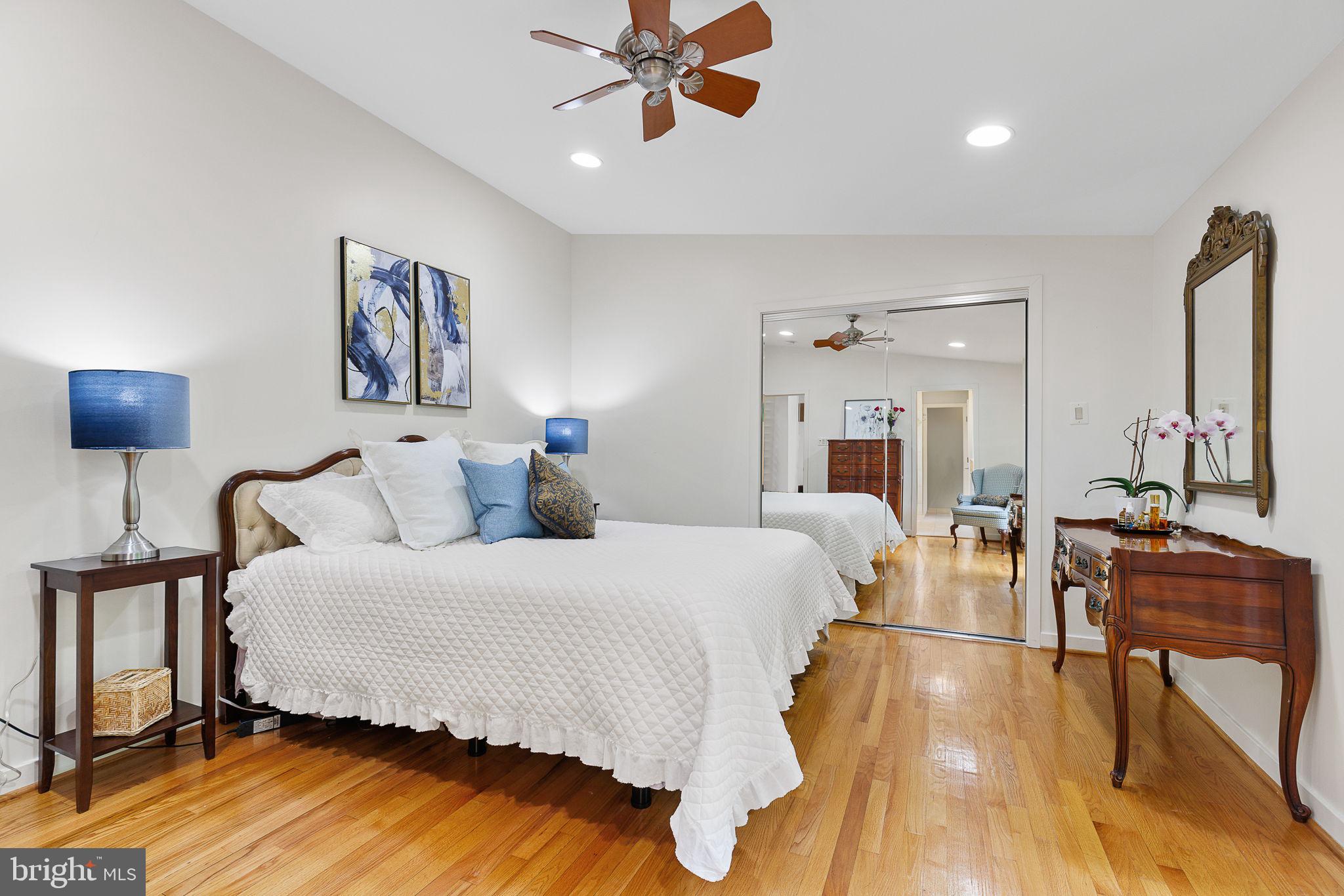 LAKE BARCROFT - Residential