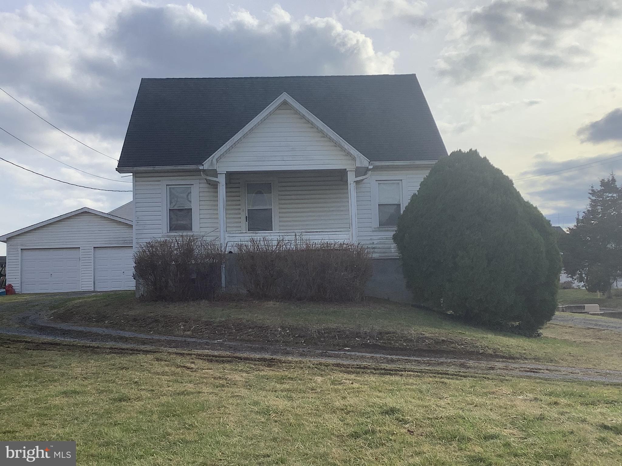 BIDS ARE BEING ACCEPTED ON THE PROPERTY FROM  MARCH 10TH THRU MARCH 24TH AT 5PM. BIDS CAN BE SENT VIA EMAIL,TEXT OR PHONE CALL TO AUCTIONEER/AGENT.  BIDS ARE BEING ACCEPTED IN INCREMENTS OF $2,500.00 PER BID. 

SOLD AS IS!

ANY REFERENCE TO THE ACREAGE IS BY TAX RECORD AND NOT WARRANTED. BUYERS ARE RESPONSIBLE FOR CONDUCTING OWN RESEARCH PRIOR TO BIDDING.

TERMS OF AUCTION

VIEWING AND BIDDING OF THE PROPERTY IS OPEN FROM MARCH 10TH THROUGH MARCH 23RD AT 5PM. 

BIDS WILL BE ACCEPTED FOR THE PROPERTY VIA TEXT, EMAIL OR PHONE CALL TO THE AUCTIONEER/AGENT. BIDDING FOR THE PROPERTY WILL BEGIN ON SUNDAY MARCH 10TH AT 5PM. 

4% BUYERS PREMIUM WILL BE ADDED TO FINAL HAMMER PRICE.10,000.00 NON- REFUNDABLE DEPOSIT MUST BE SECURED AT TIME OF WINNING BID IN THE FORM OF CASHIER CHECK, CASH OR APPROVED CHECK. CLOSING WITHIN 30-45 DAYS. NO FINANCING CONTINGENCY WILL BE ENTERED INTO THE CONTRACT. ANY INSPECTIONS MUST BE COMPLETED BEFORE BIDDING. PROPERTY SOLD AS IS NO WARRANTIES WRITTEN OR IMPLIED. ALL ANNOUNCEMENTS ON SALE DAY TAKE PRECEDENCE OVER ADVERTISEMENTS. NAME OF PURCHASER ON THE CONTRACT MUST BE NAME OF WINNING BIDDER OR AN ENTITY OF WHICH THE WINNING BIDDER LEAGALLY REPRESENTS. AGENT PARTICIPATION IS WELCOMED AND AGENTS MUST BE REGISTERED WITH THE AUCTIONEER PRIOR TO THE SALE BY VIA BUYERS AGENT AGREEMENT. BROKERS/AGENTS ARE NOT ENTITLED TO COMMISSION IF THEY ARE THE PURCHASER.
