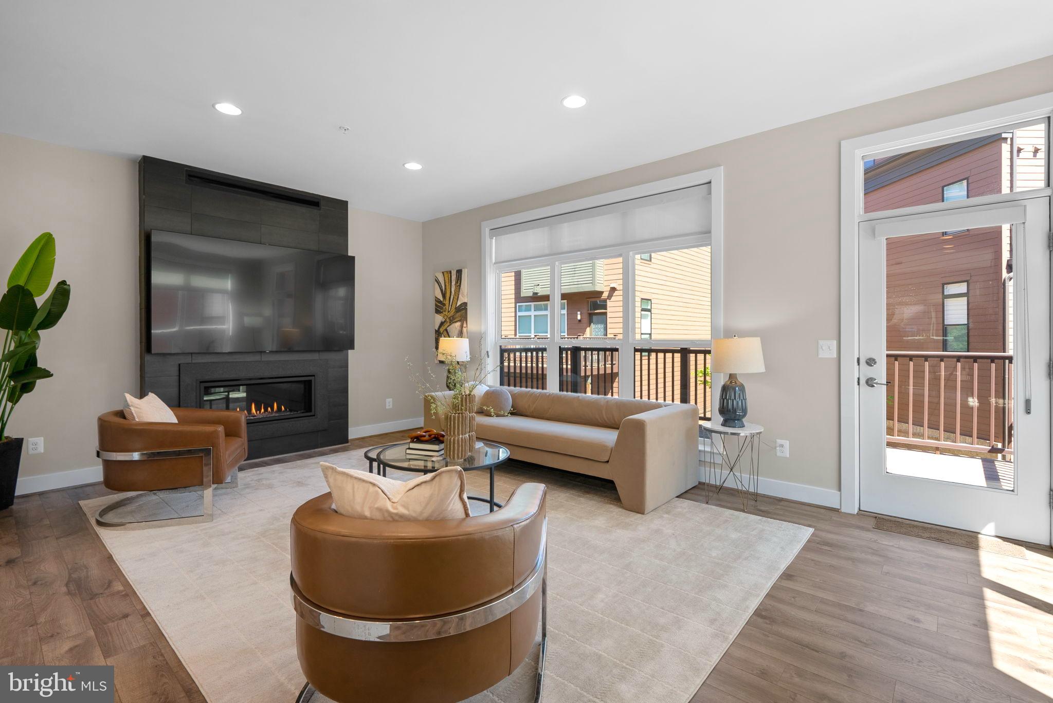 TOWER OAKS - Residential