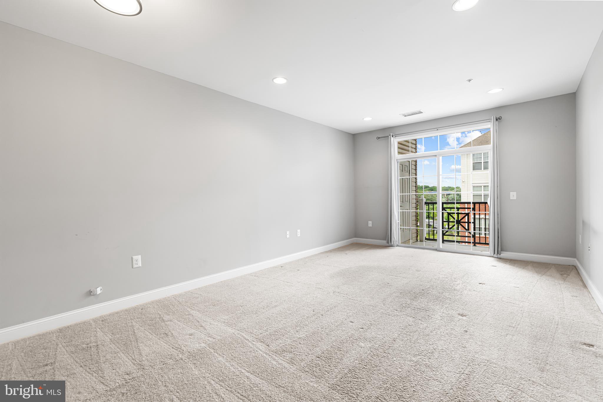 THE GRANDE AT RIVERVIEW - Residential