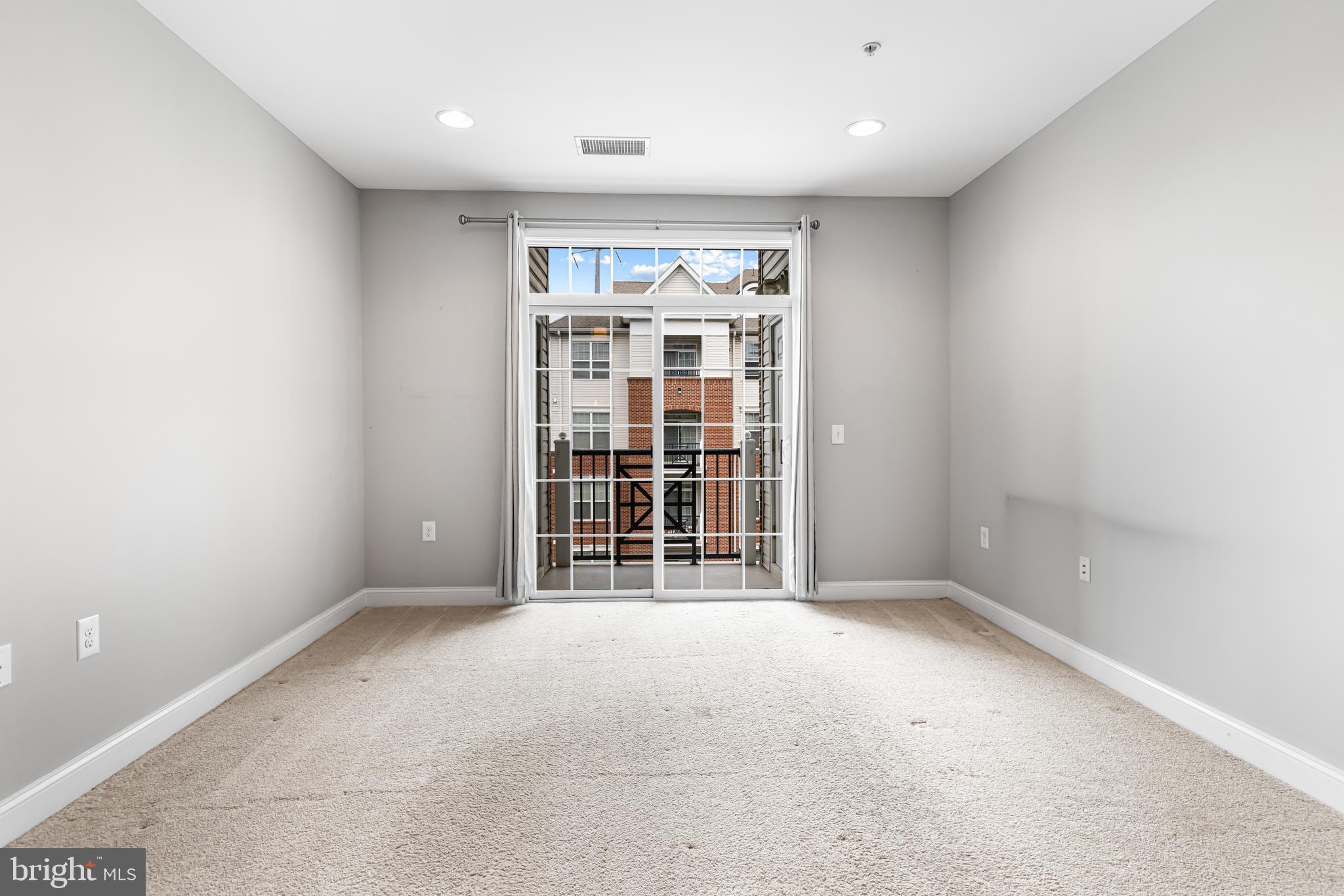 THE GRANDE AT RIVERVIEW - Residential