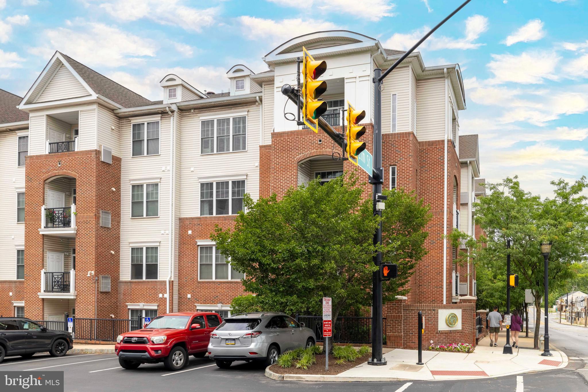 THE GRANDE AT RIVERVIEW - Residential