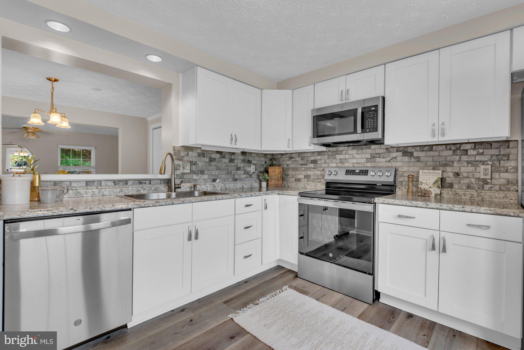 LAUREL VALLEY - Residential