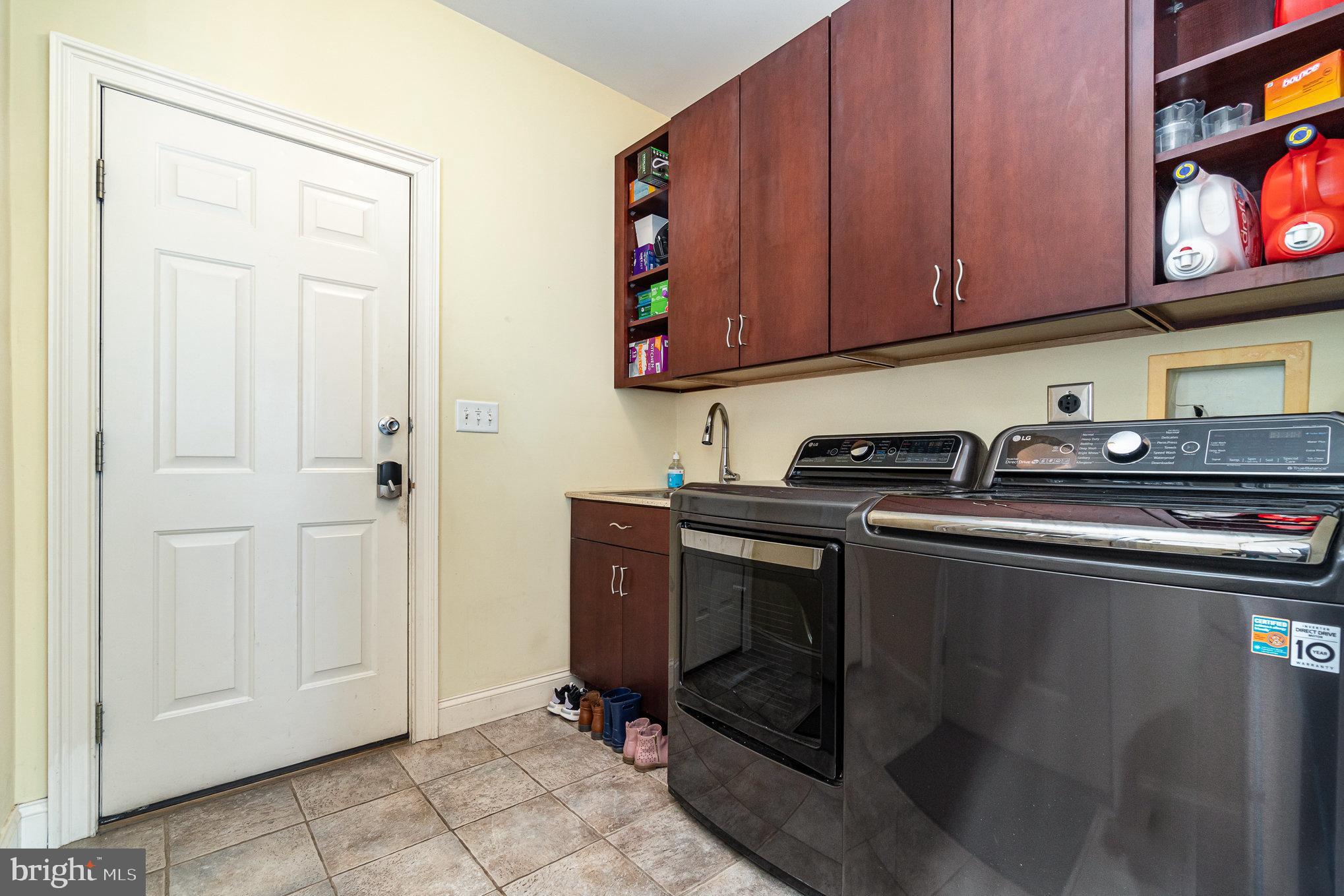 DERRY WOODS - Residential