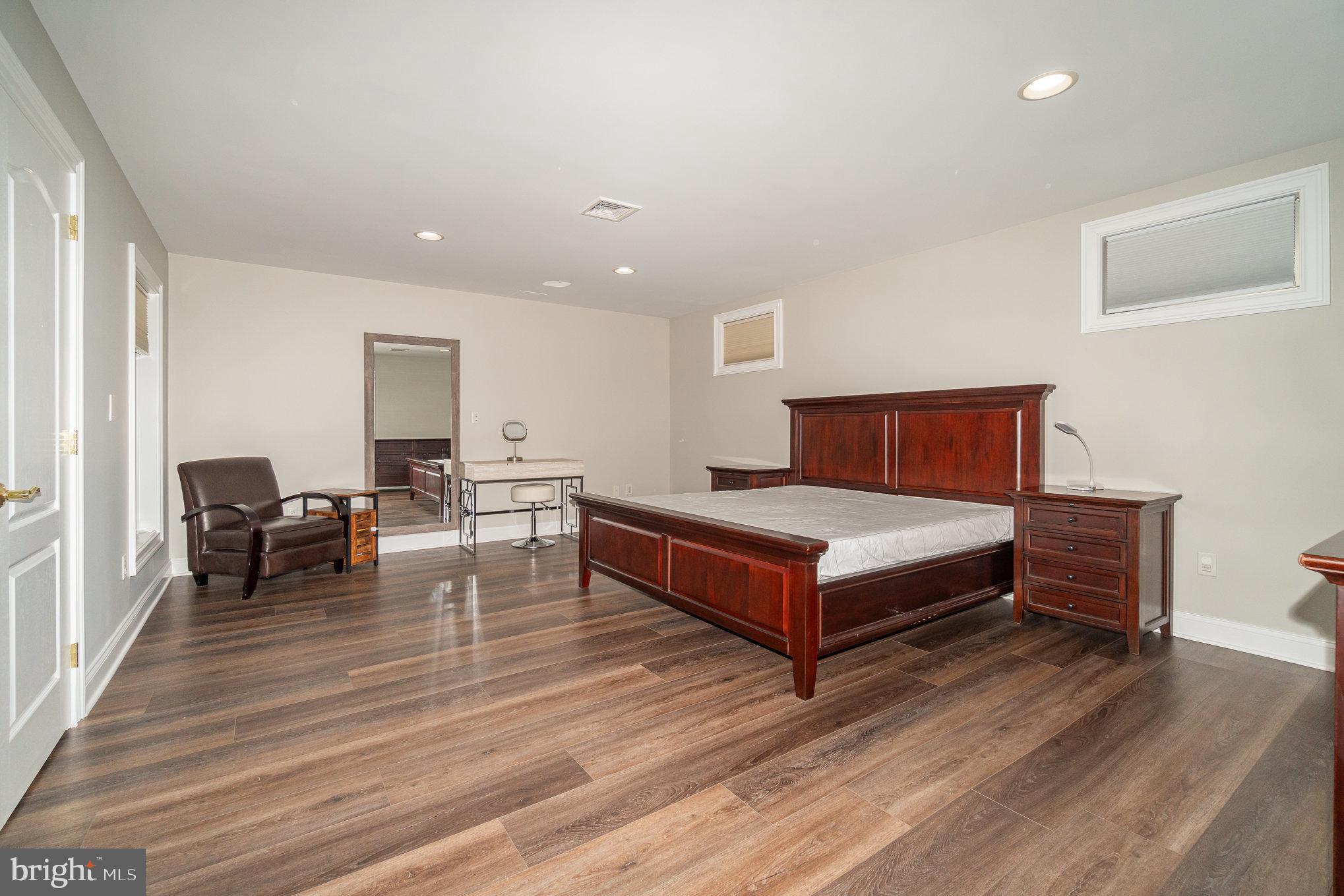 DERRY WOODS - Residential