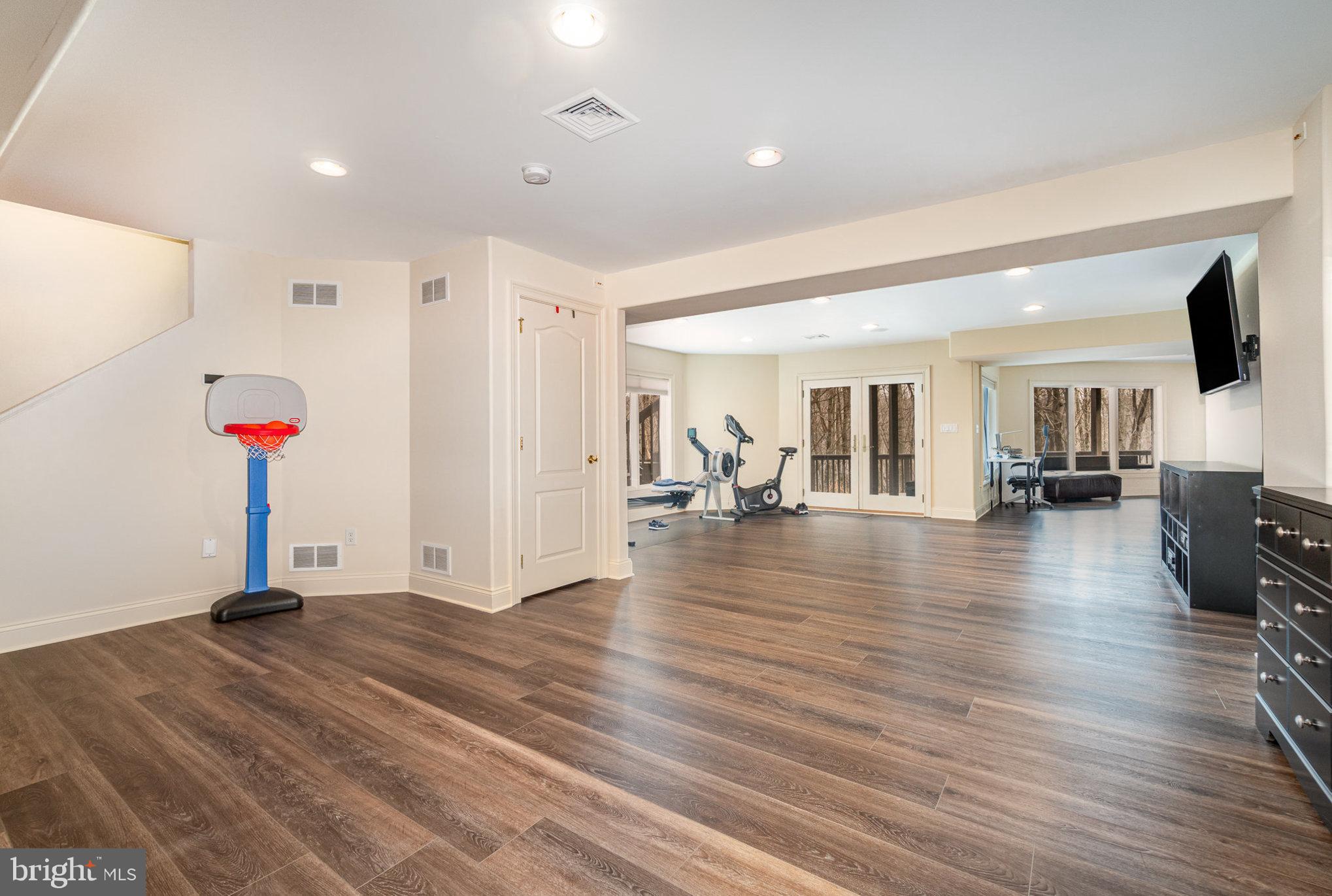 DERRY WOODS - Residential